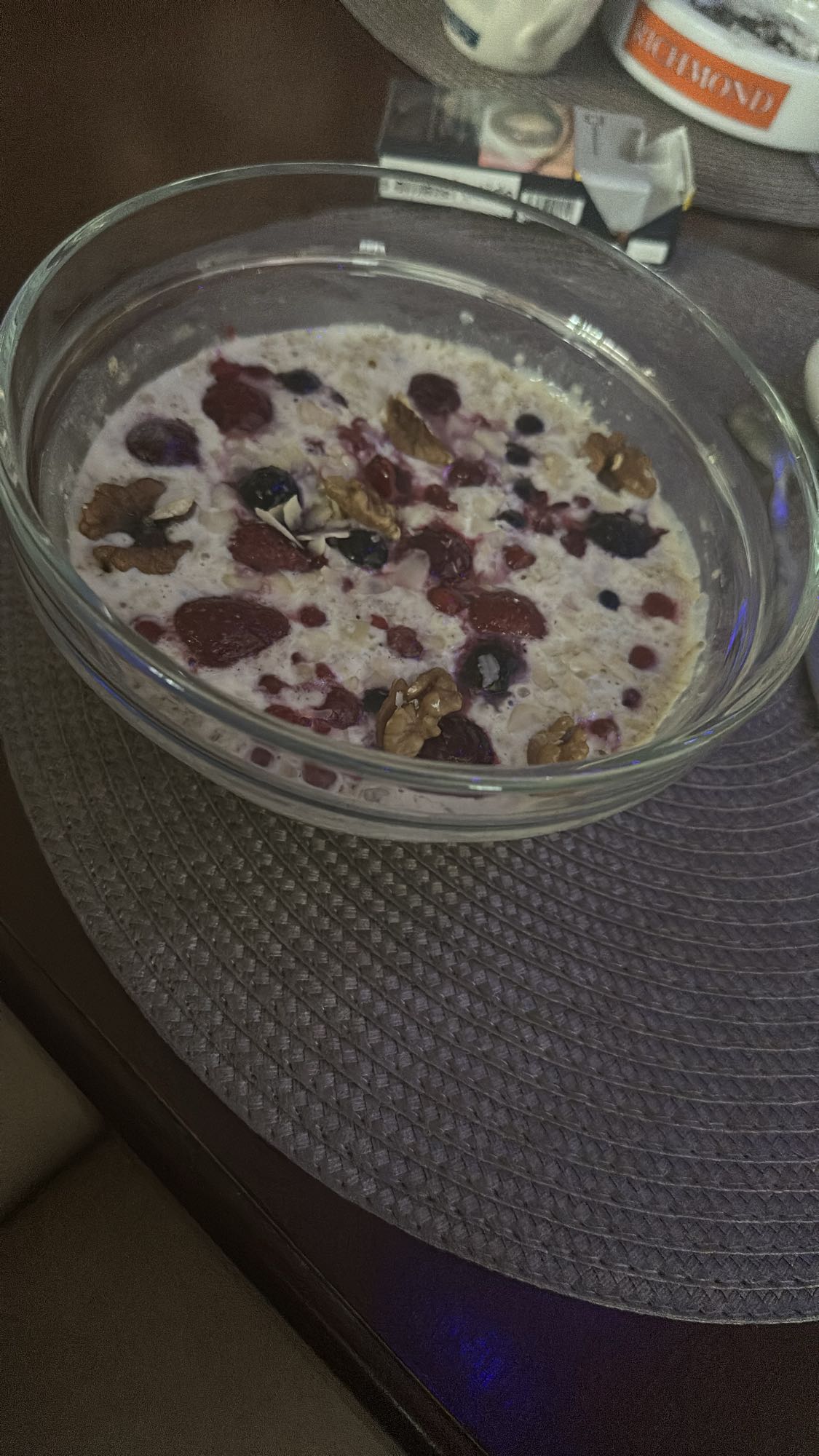 Mic dejun cu ovăz și fructe