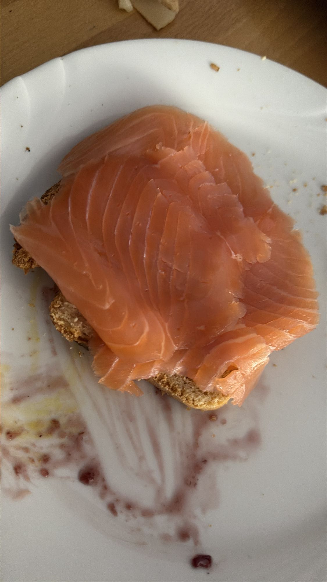Volkorenbrood met zalm