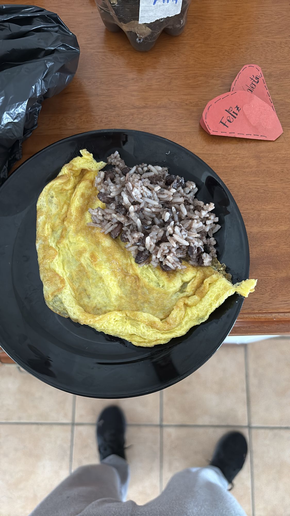 Omelette con arroz y frijoles