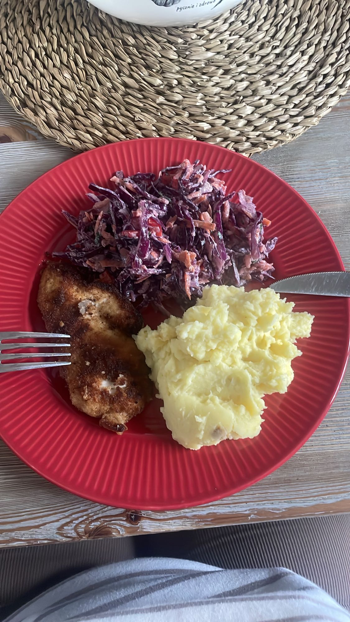 Kotlet, puree i surówka