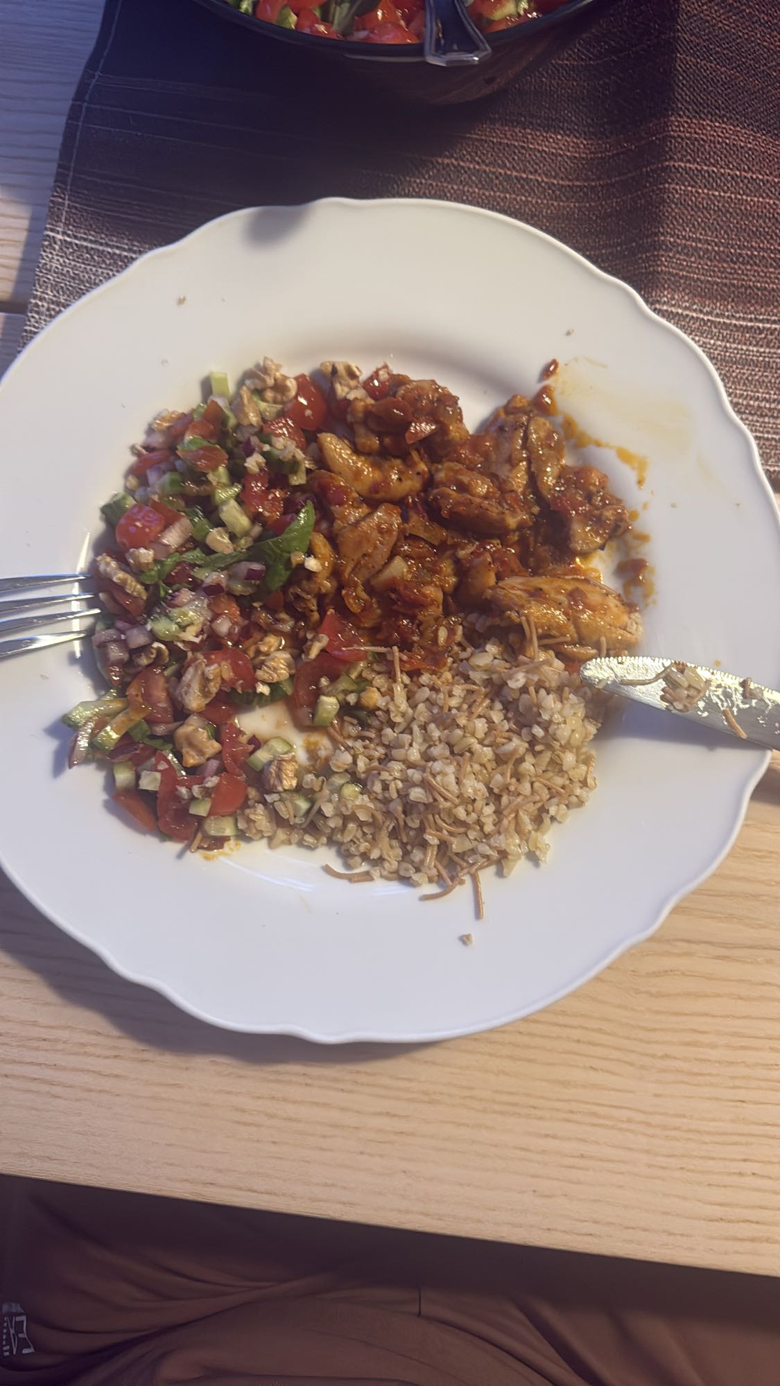Kyckling med bulgur och sallad