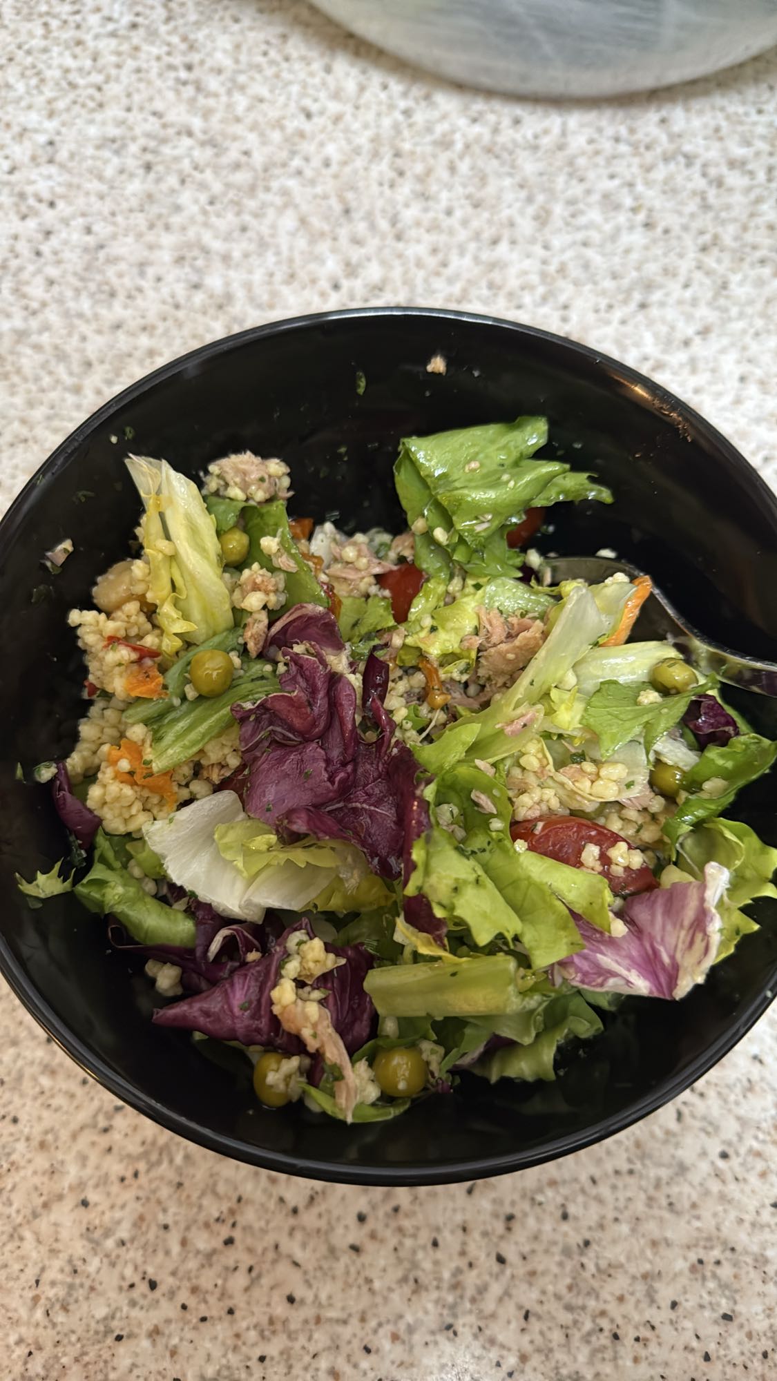 Tonbalıklı bulgurlu salata