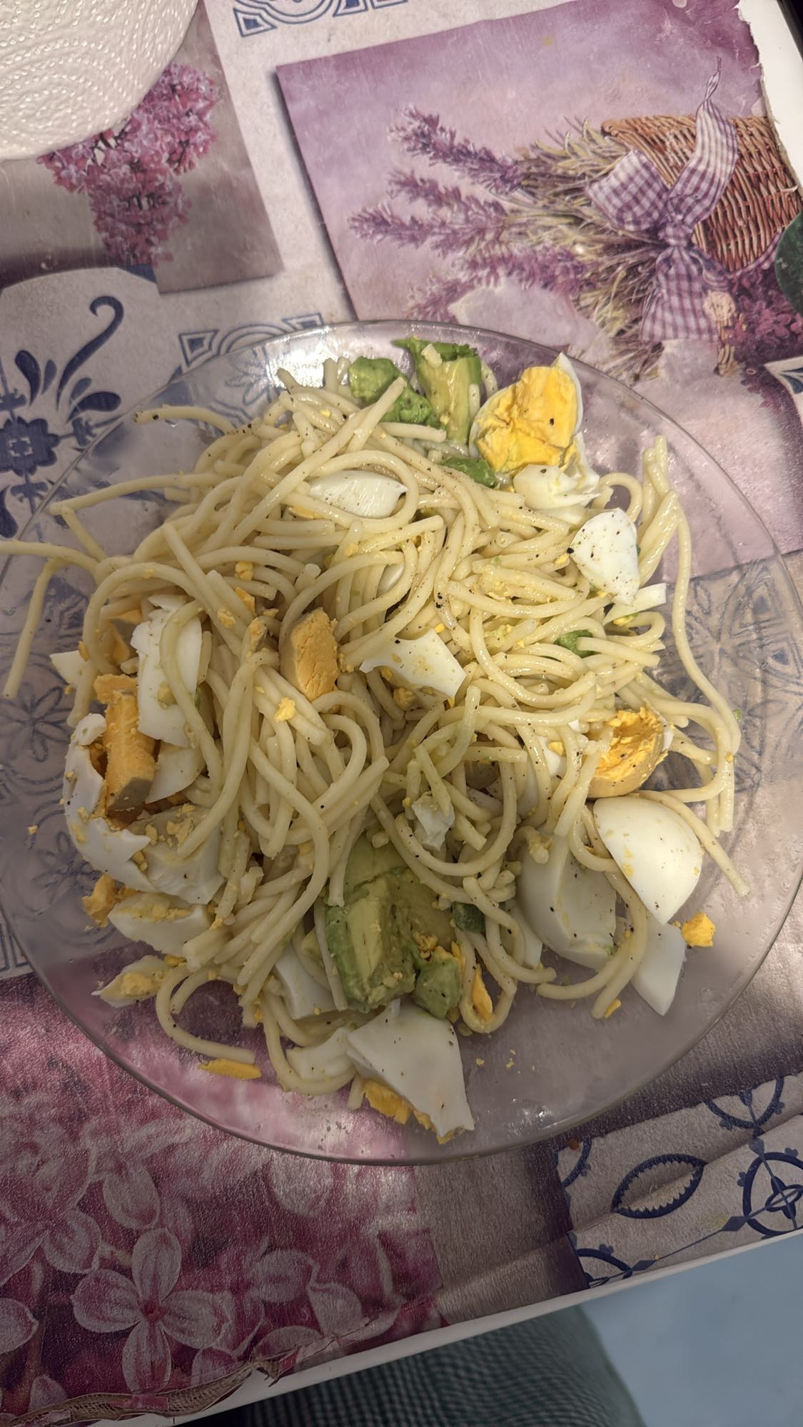 Ensalada de pasta con huevo