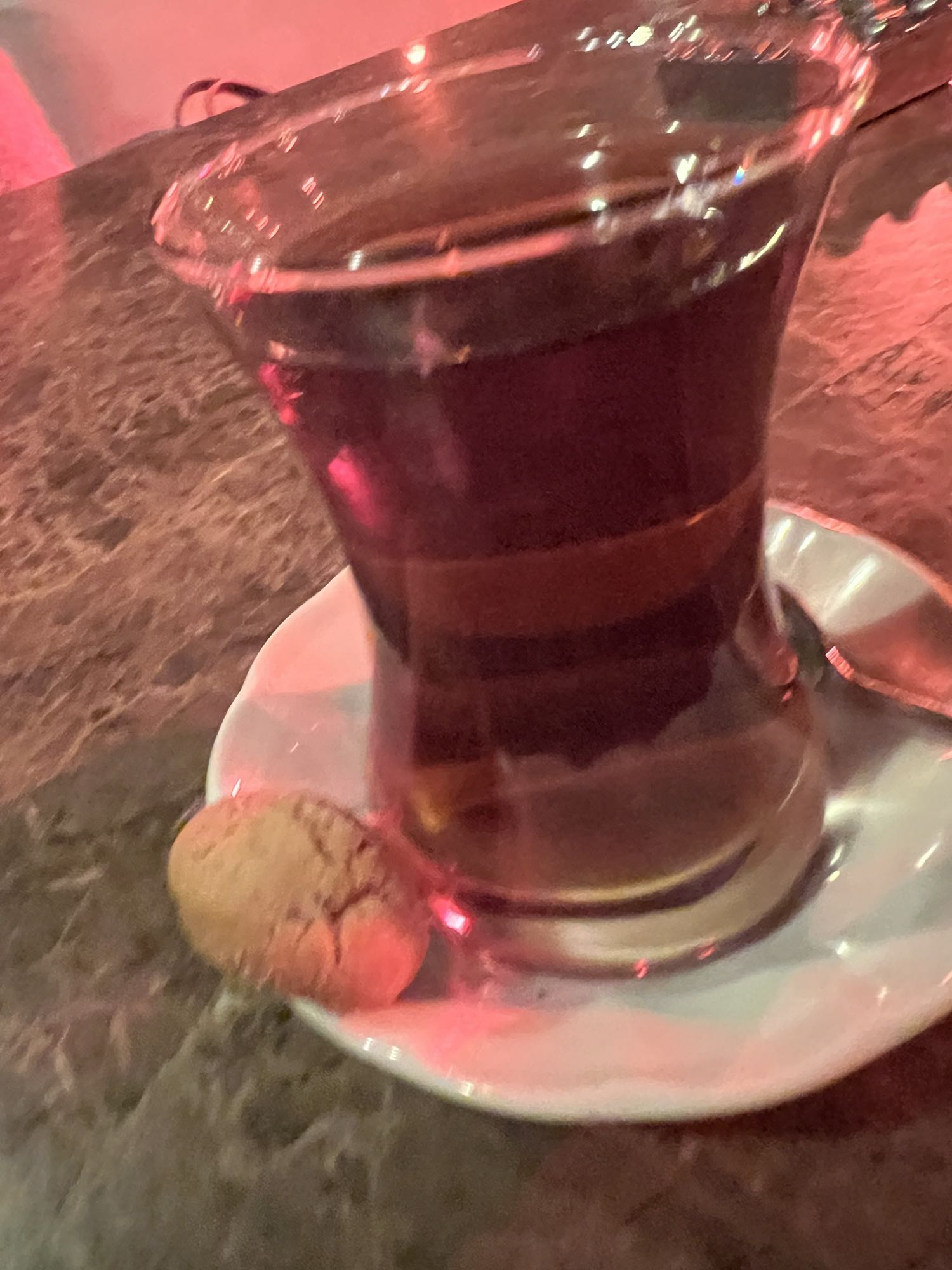 Black tea with cookie