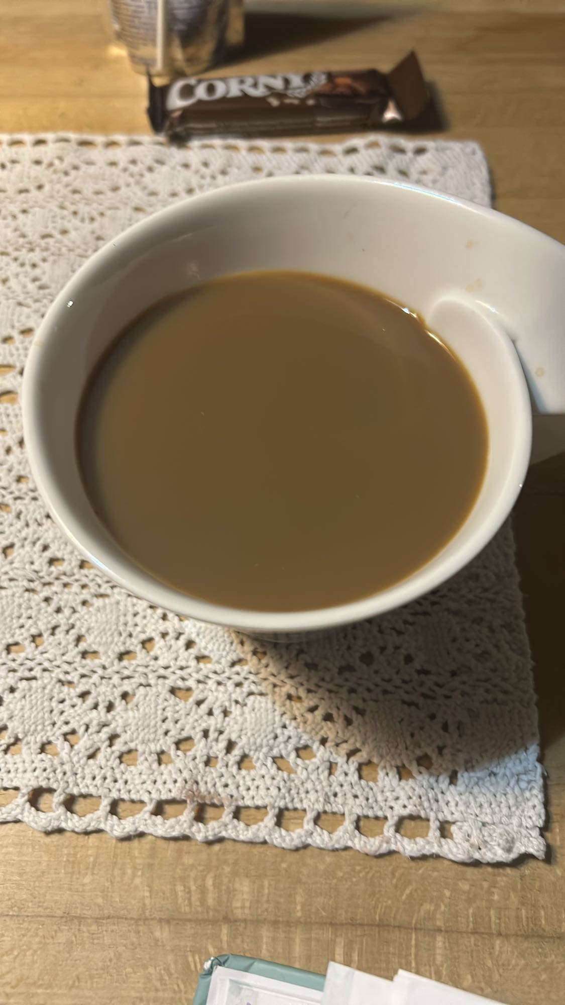 Kaffee mit Müsliriegel