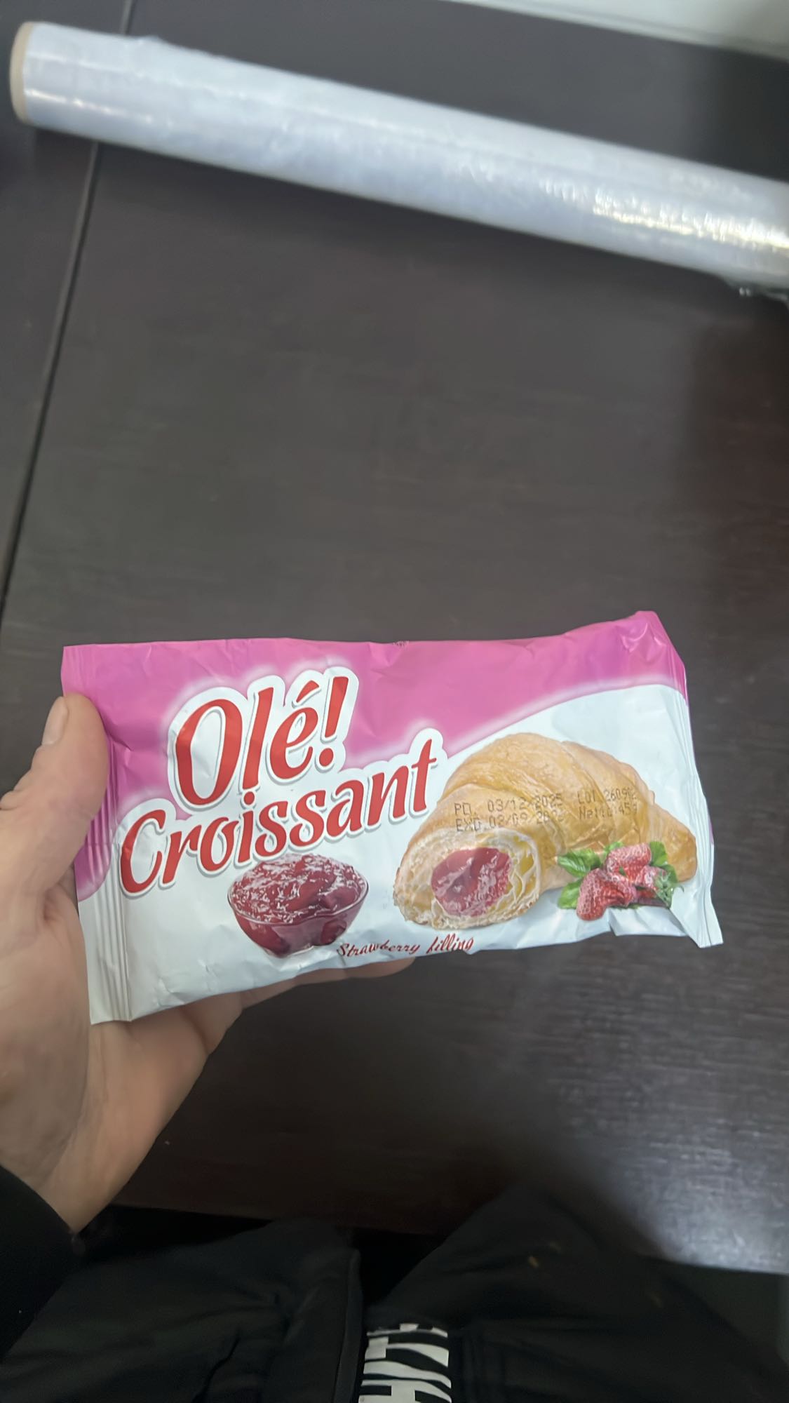 Croissant cu umplutură de căpșuni