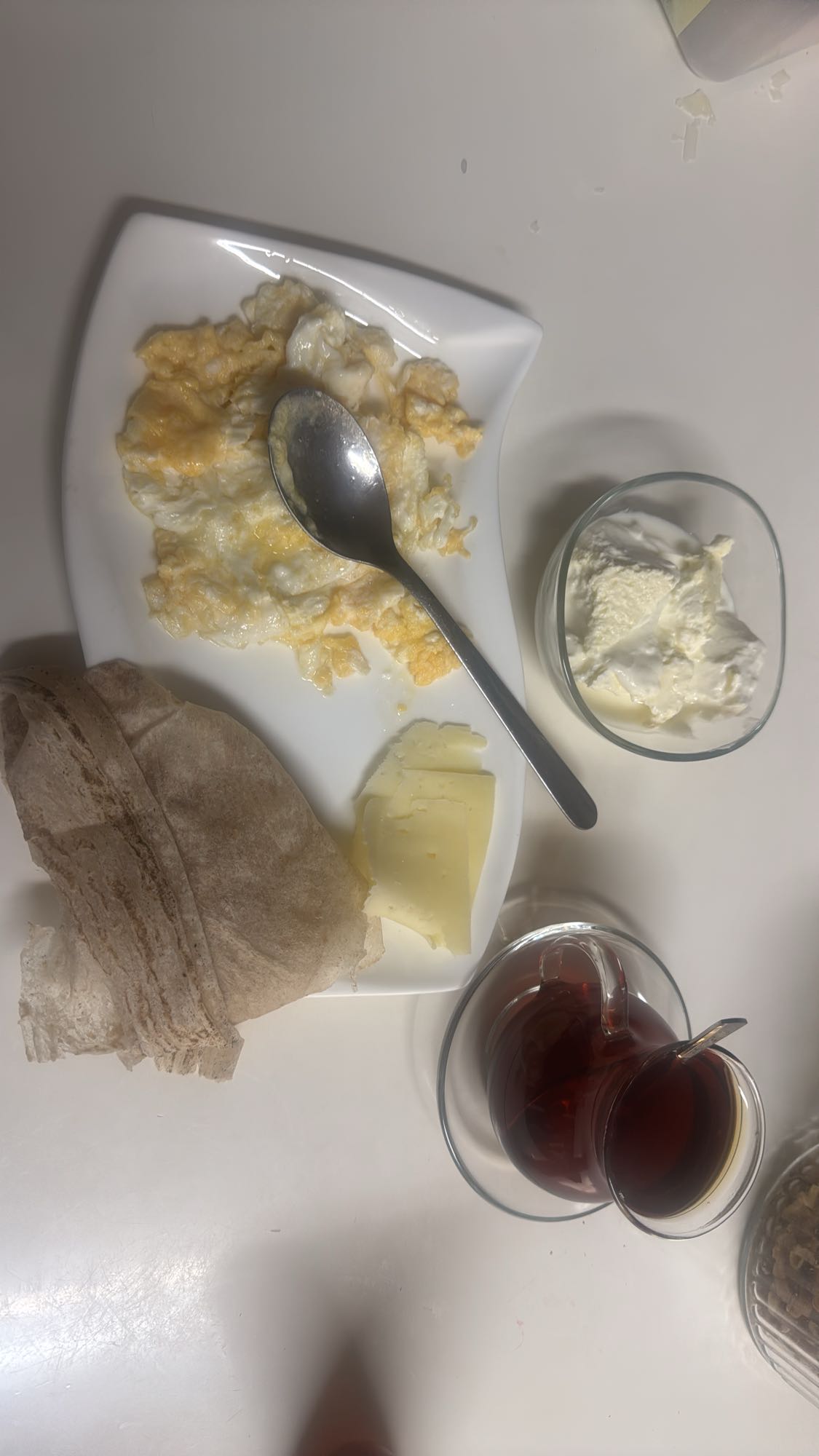 Frukost med ägg och te