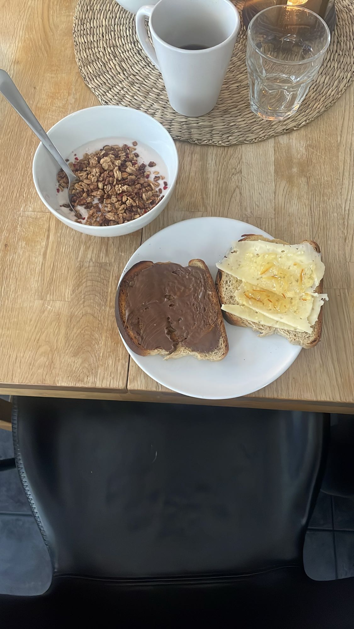 Frukost med mackor & yoghurt