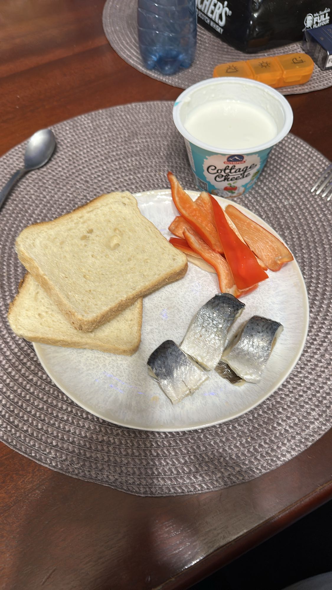 Mic dejun cu pește și brânză