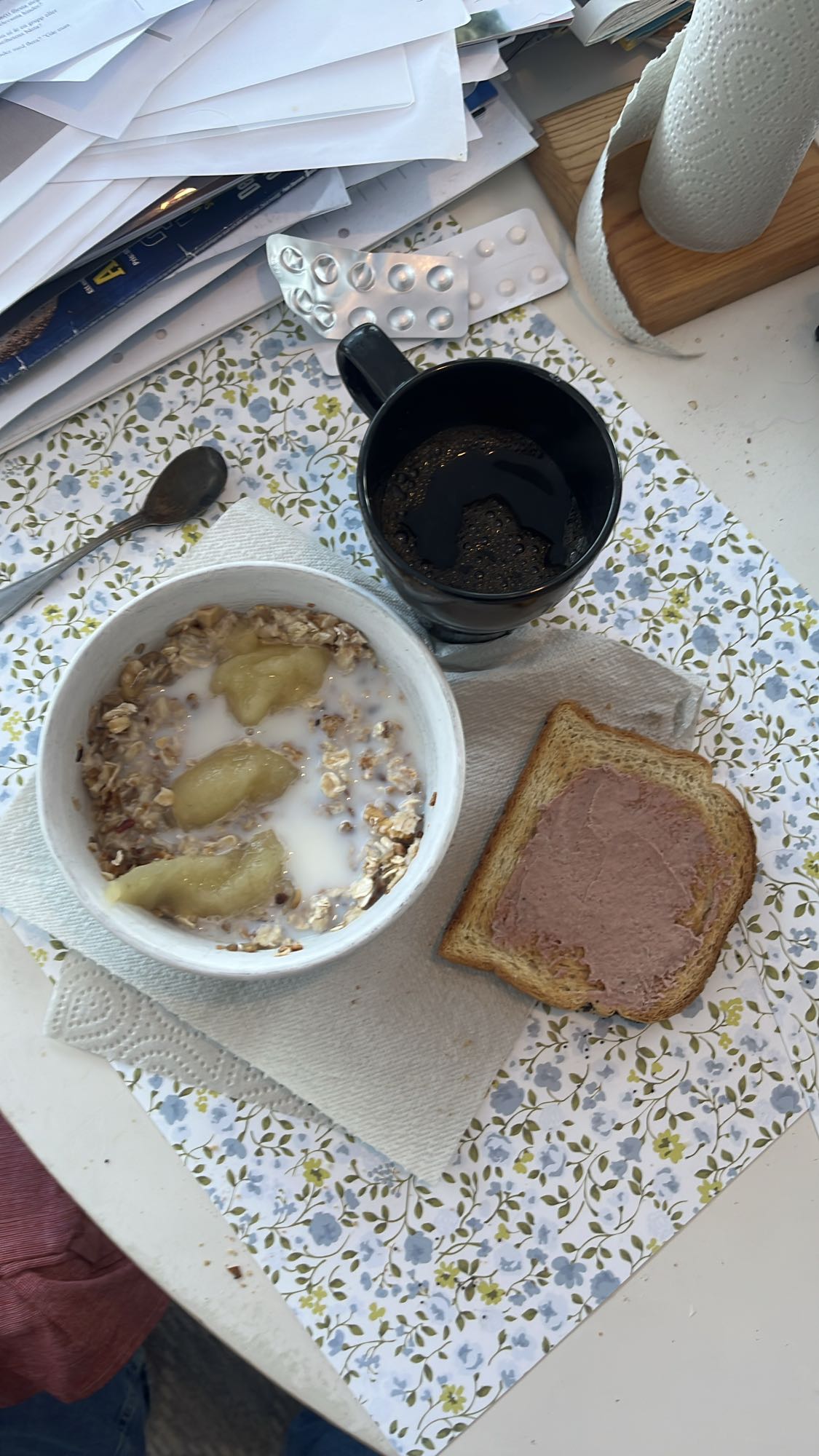 Havregrynsfrukost med macka