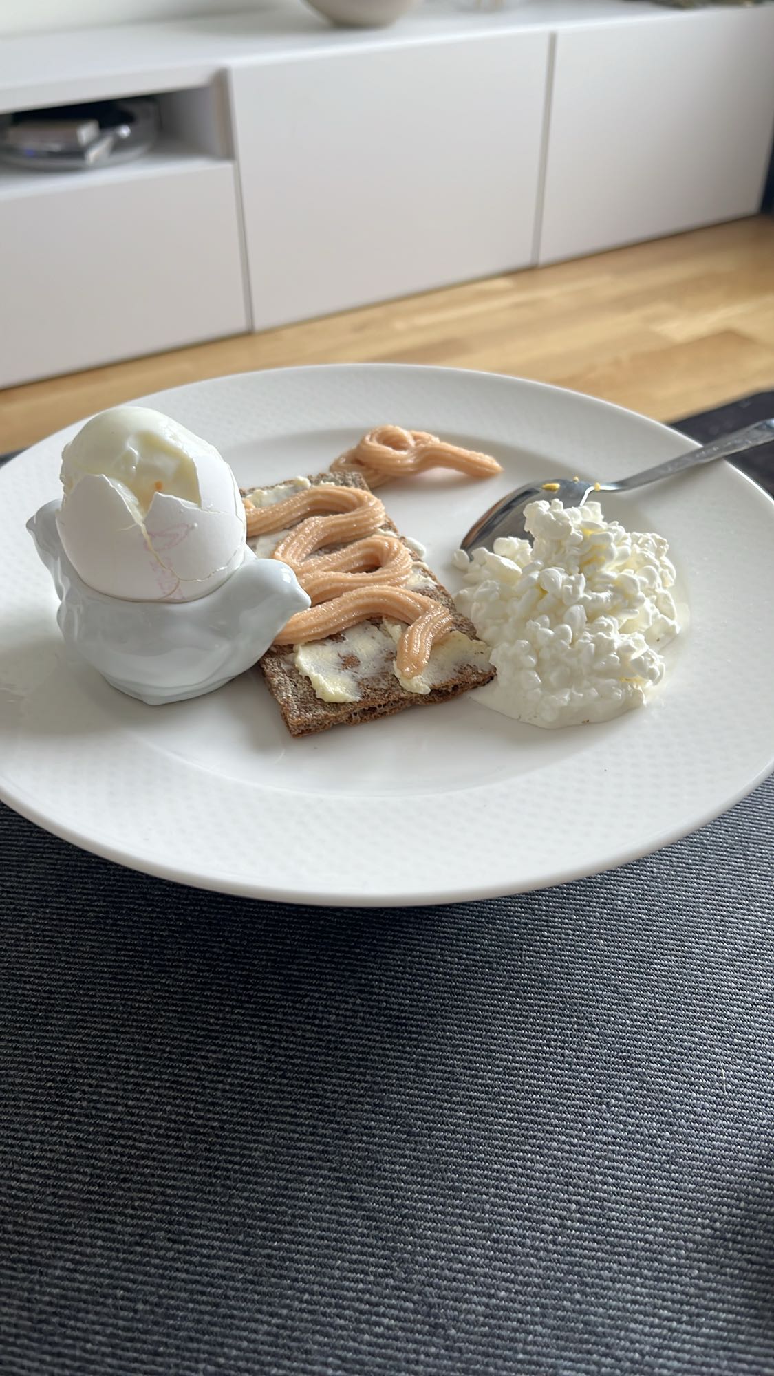 Ägg, knäckebröd & keso
