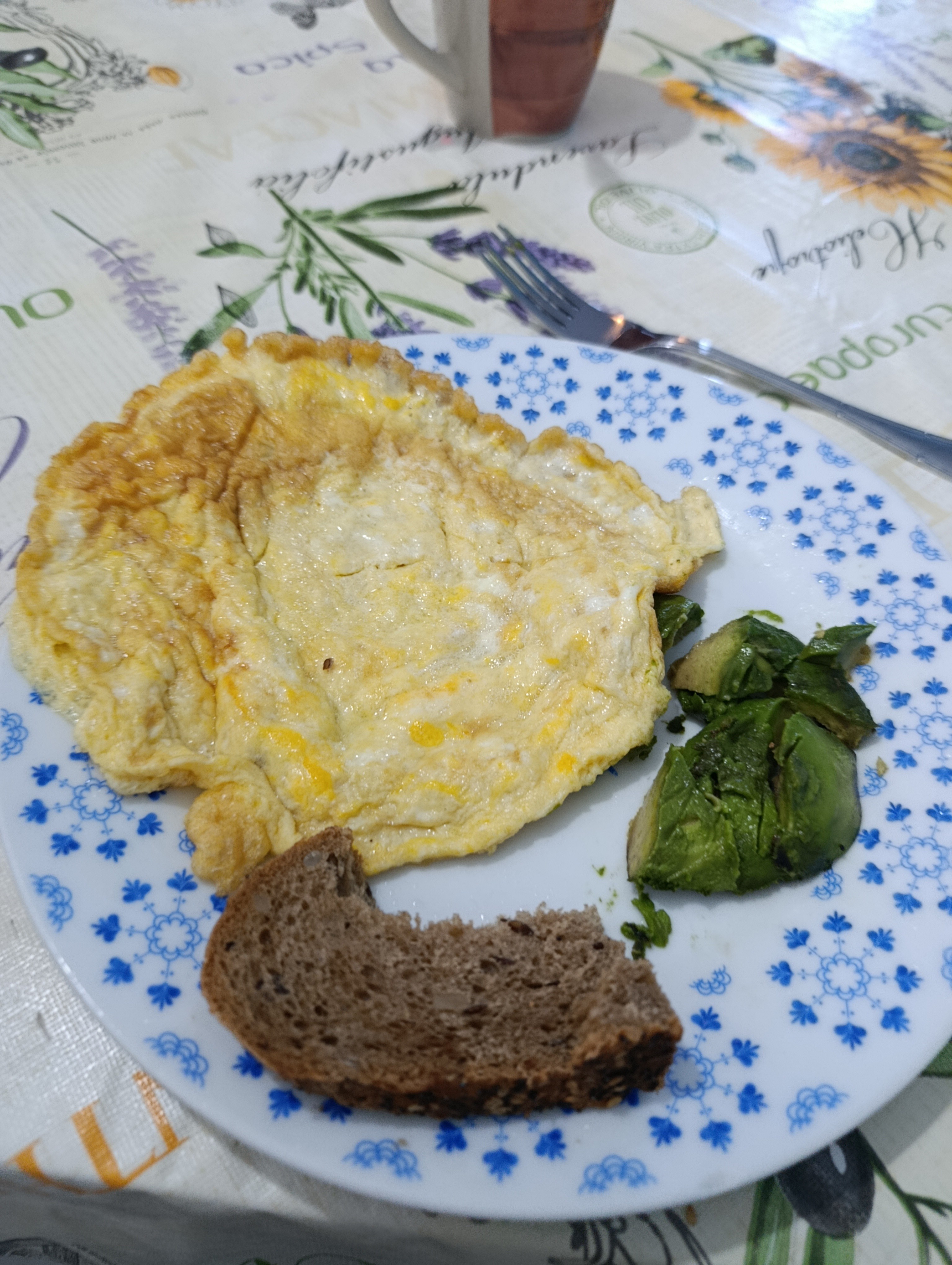 tortilla con pan y aguacate