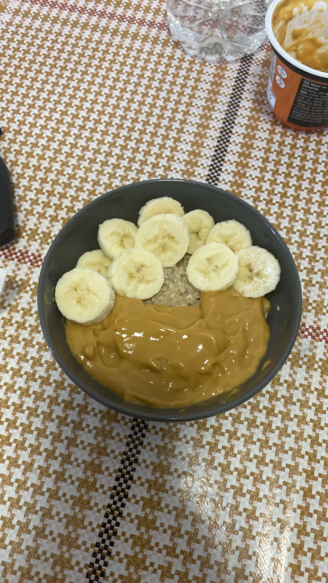 Terci cu banane și unt de arahide