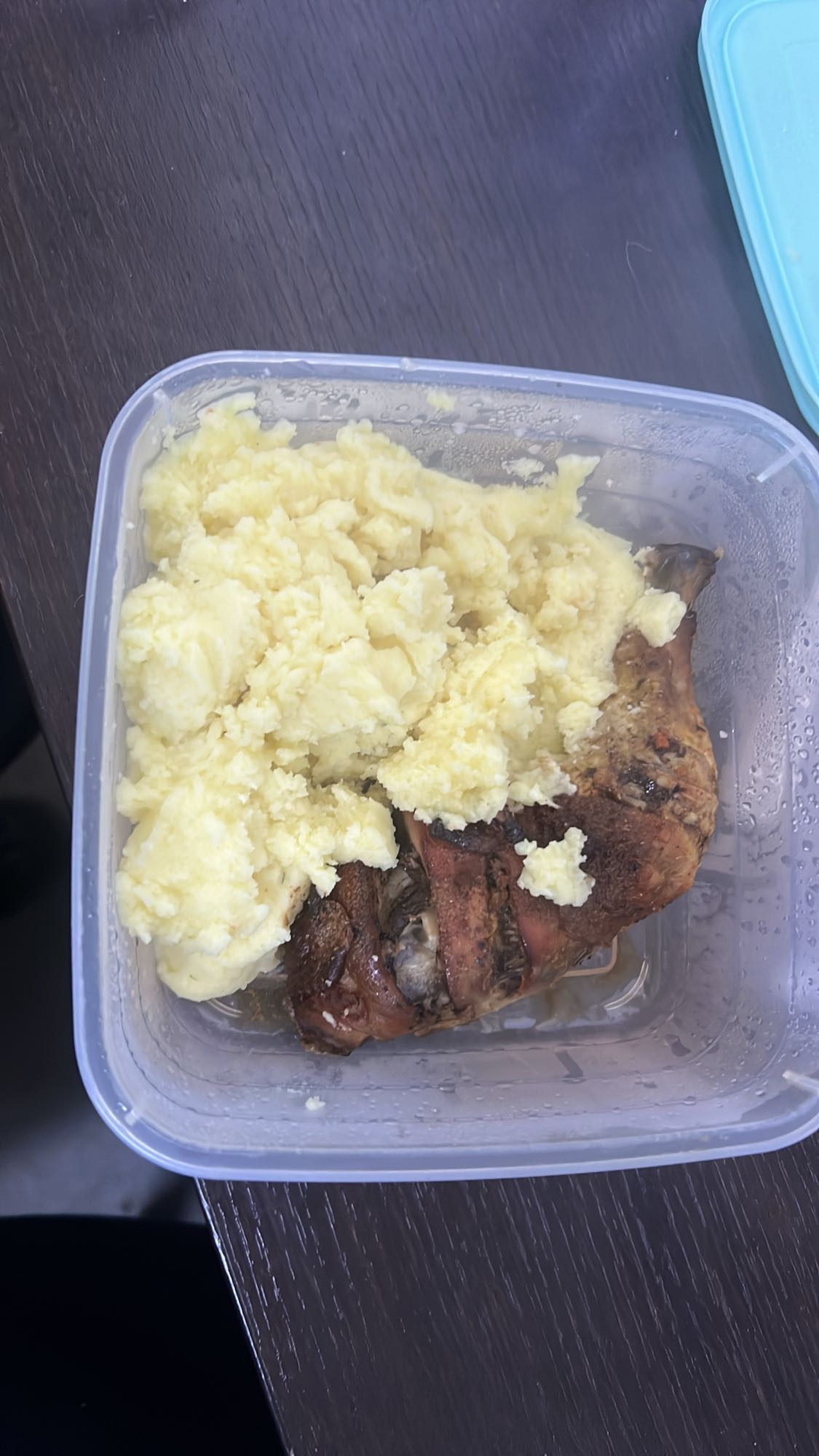 Mămăligă cu pulpe de pui