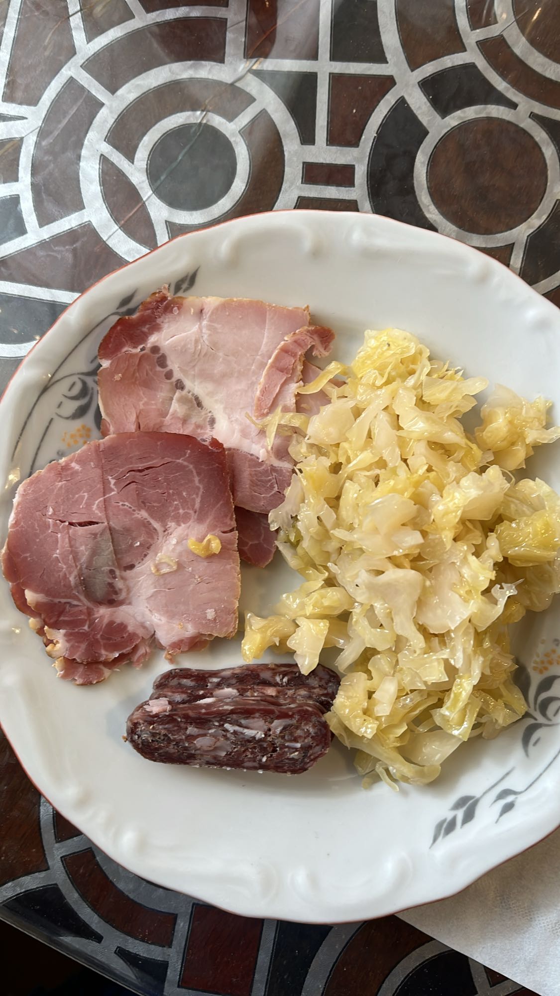 Пушено месо със зеле