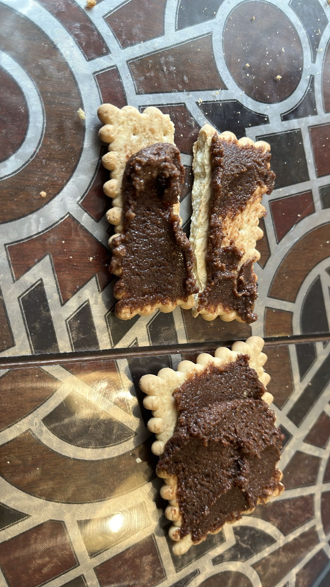 Бисквити с шоколадов крем