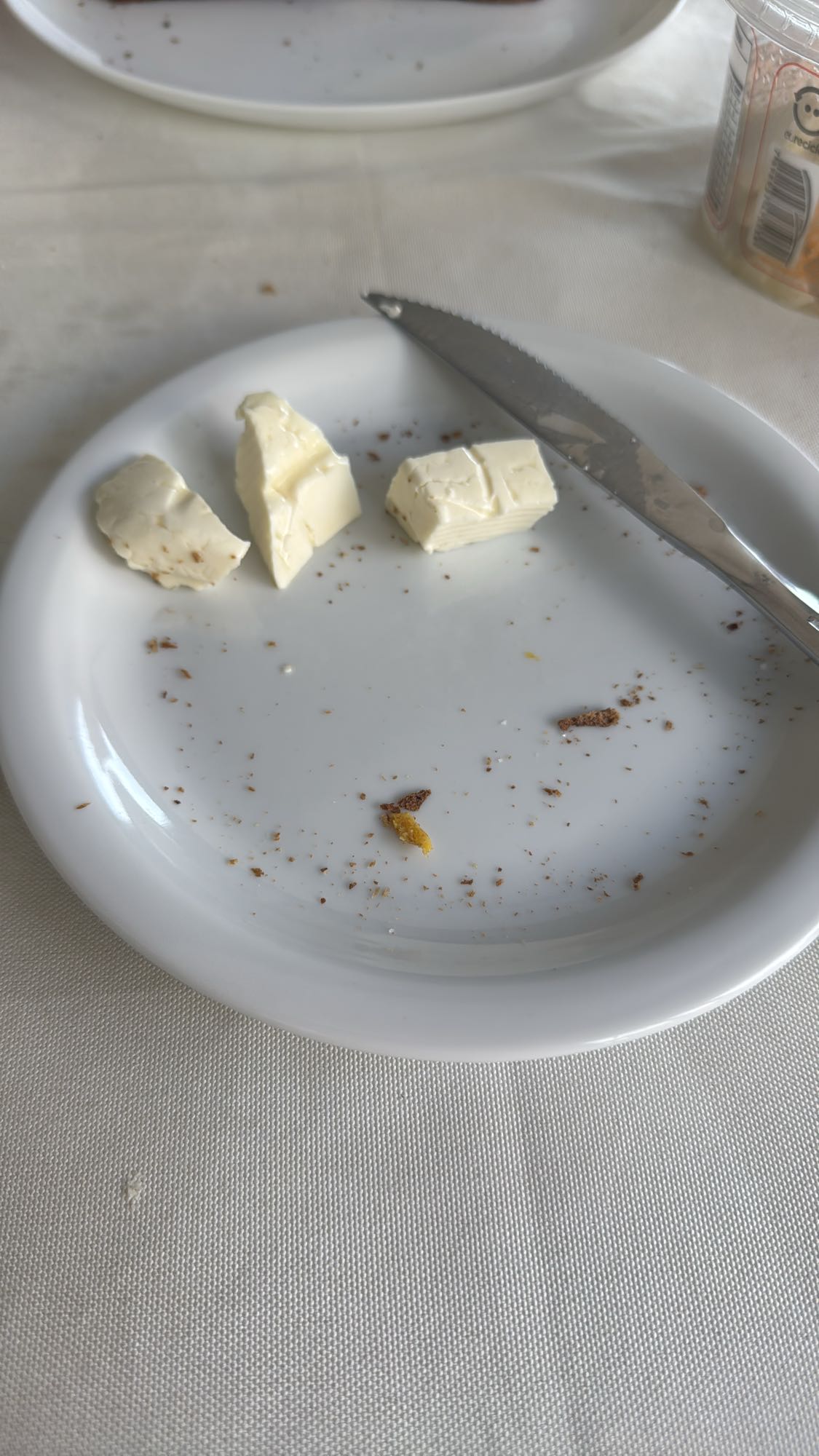 Queijo branco e migalhas