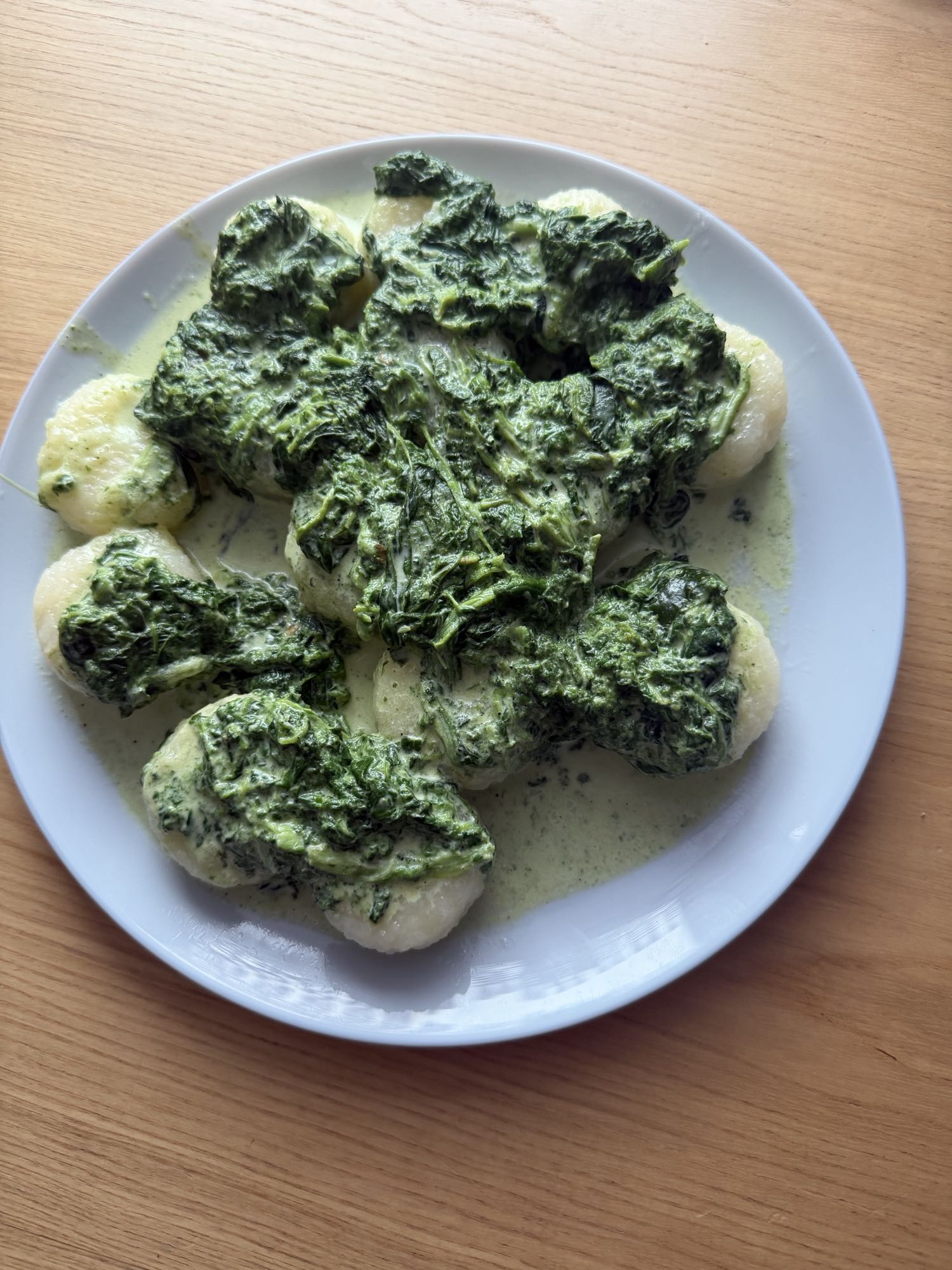 Kluski śląskie z sosem szpinakowym i masłem