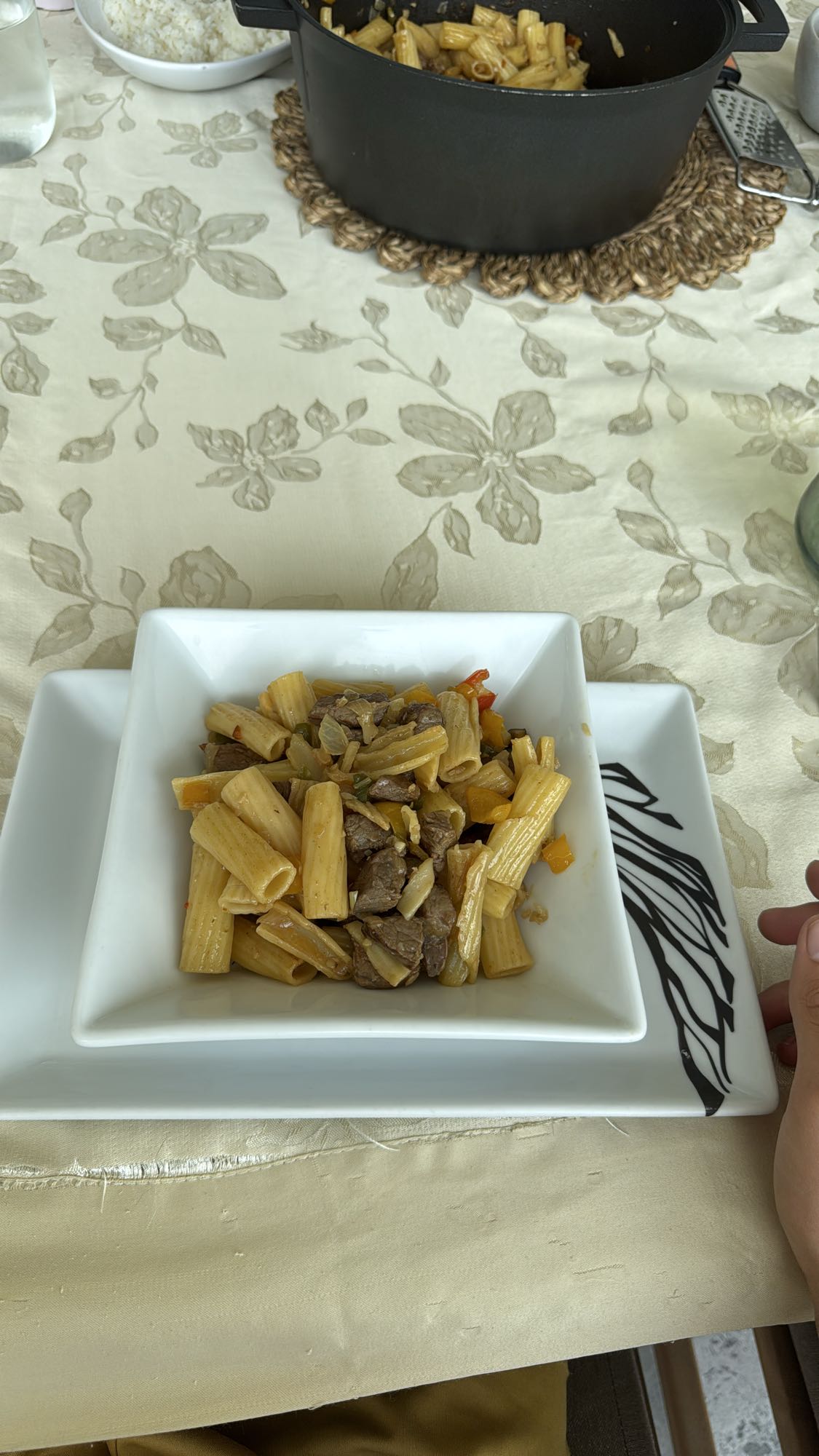 Pasta con carne y verduras