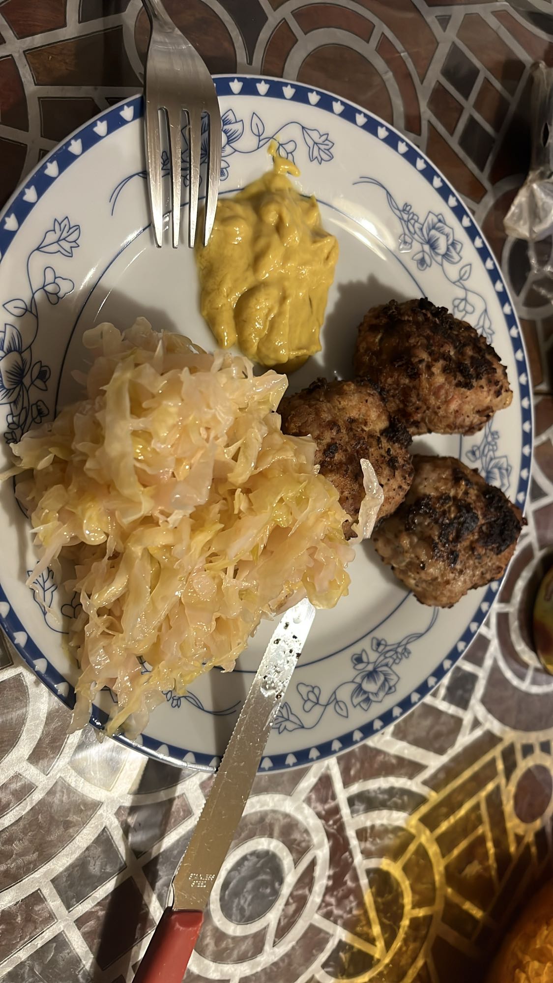 Кюфтета със зеле и горчица