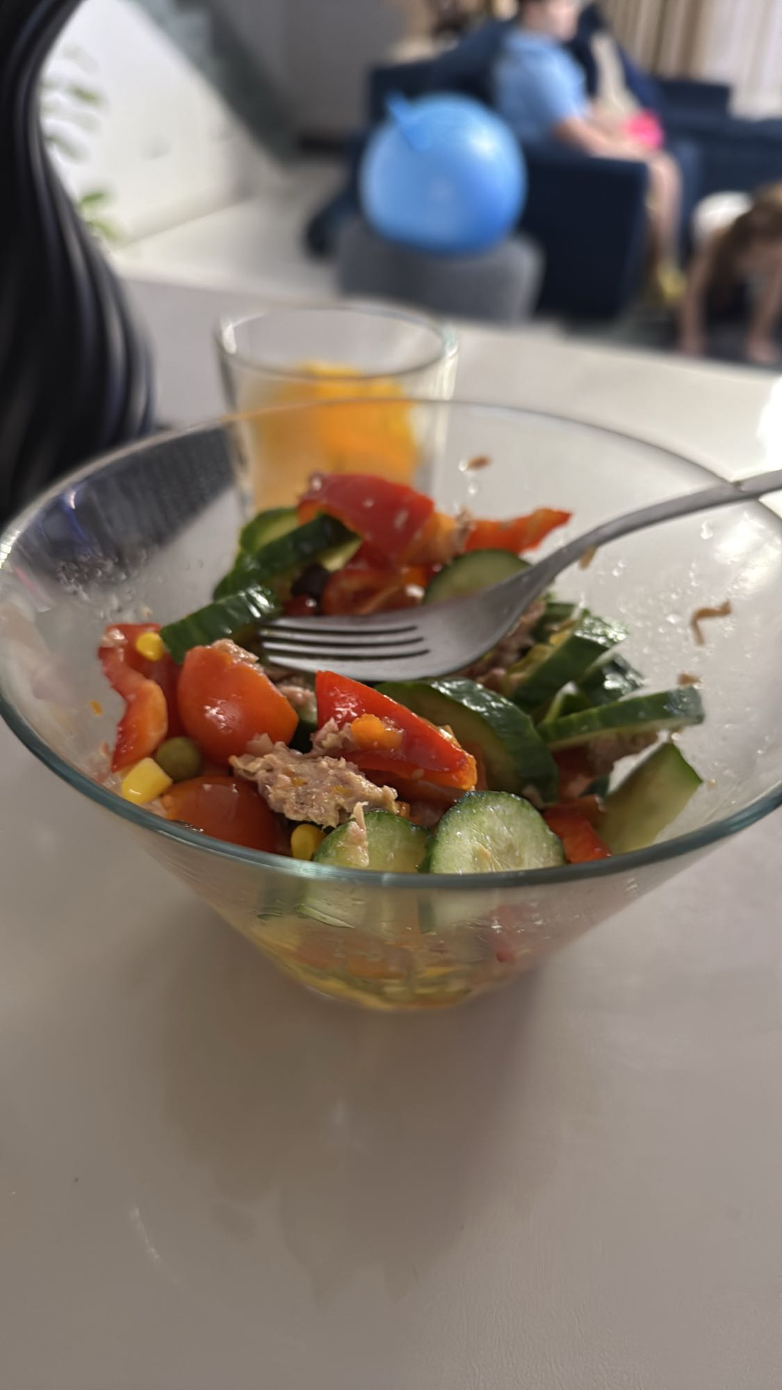 Salată cu ton și legume