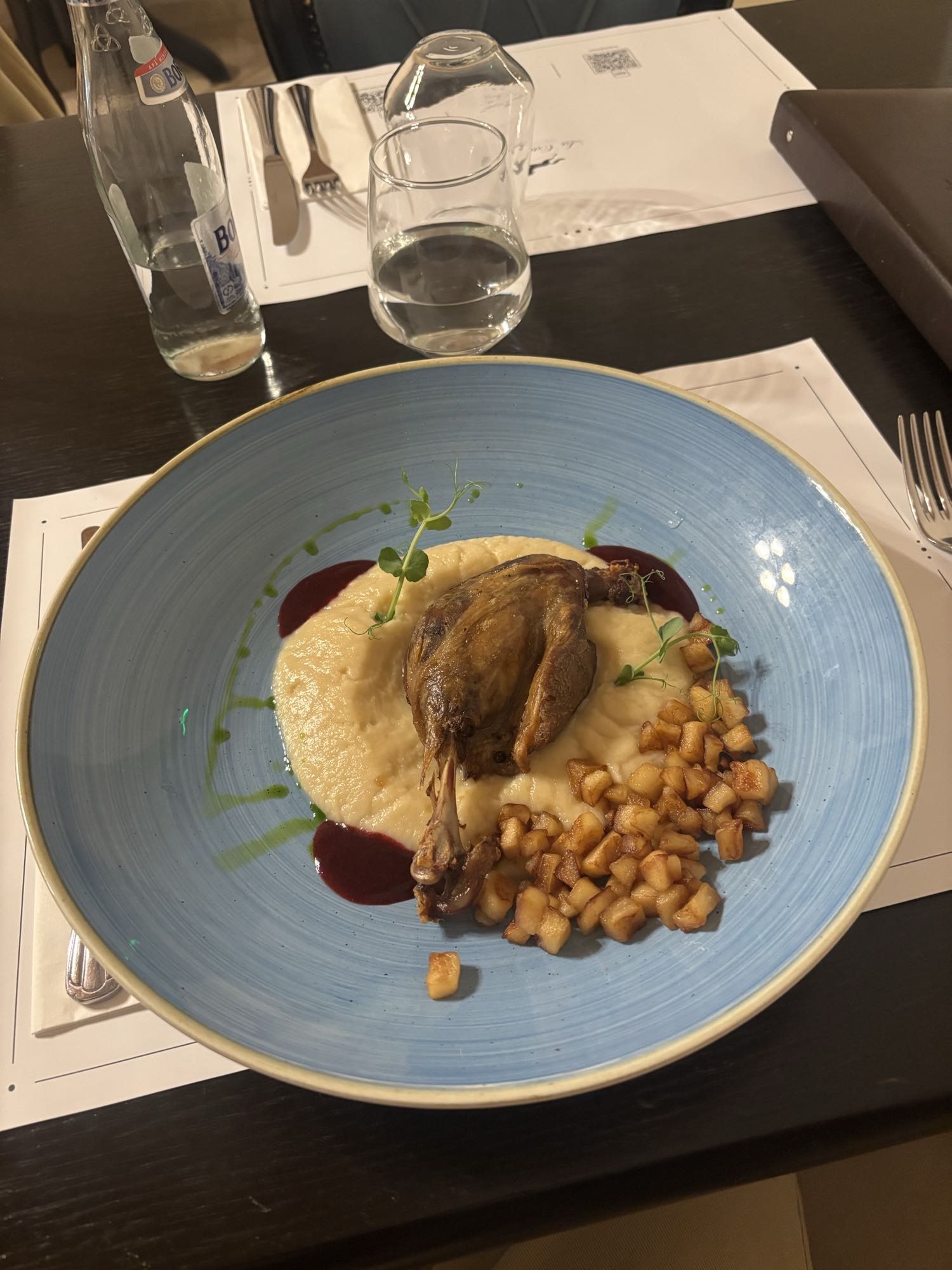 Rață cu piure și legume