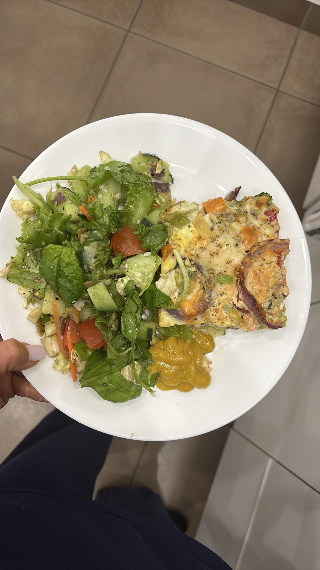Omelette légumes et salade