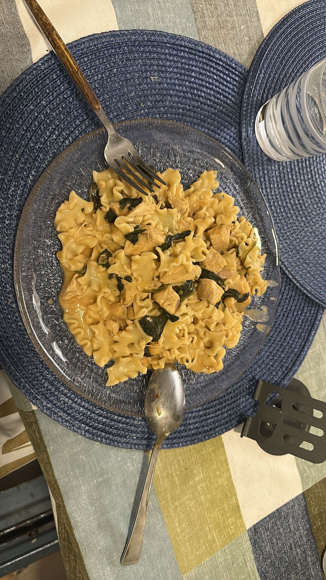 Kycklingpasta med spenat