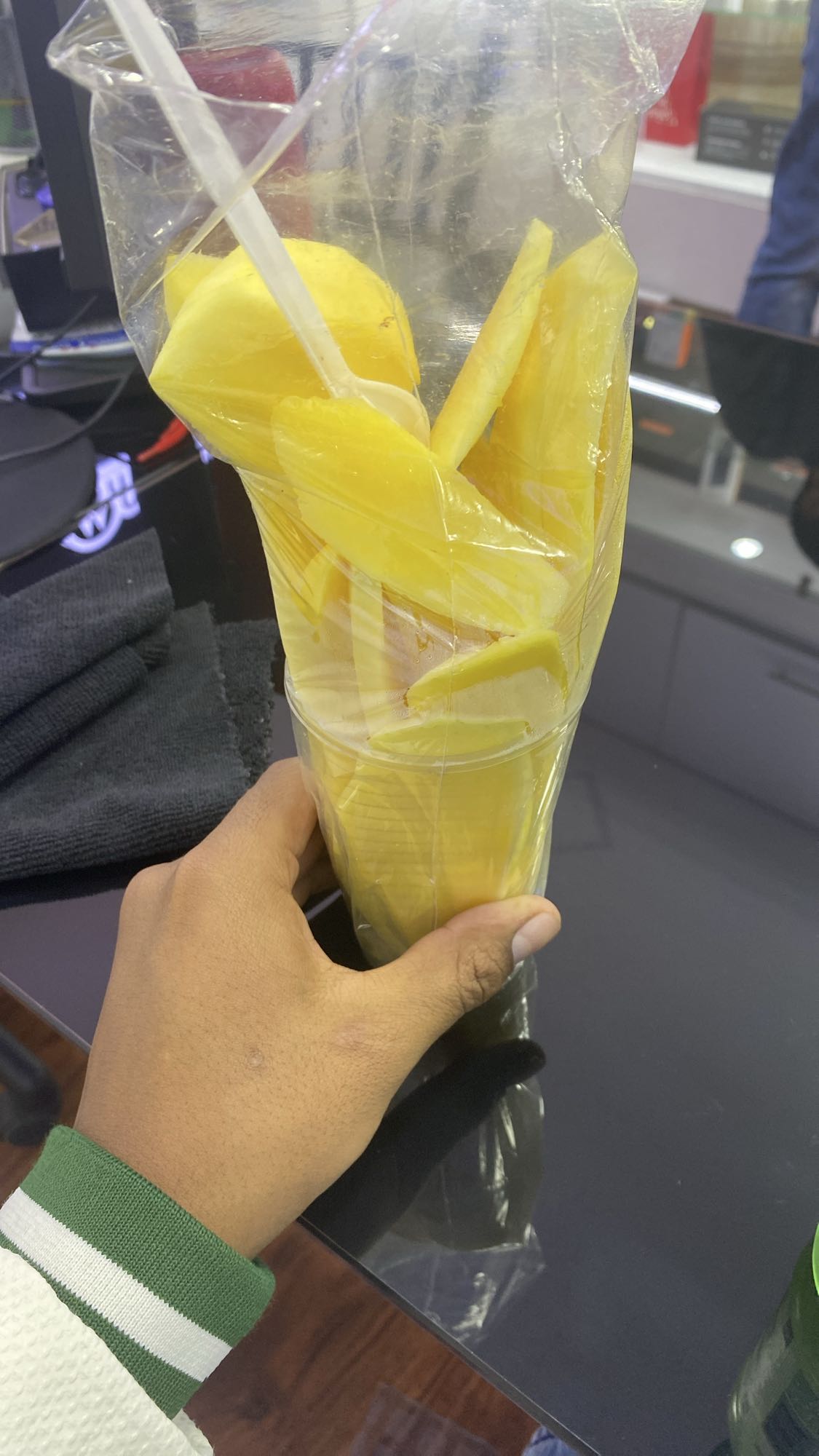 Mango fresco en vaso