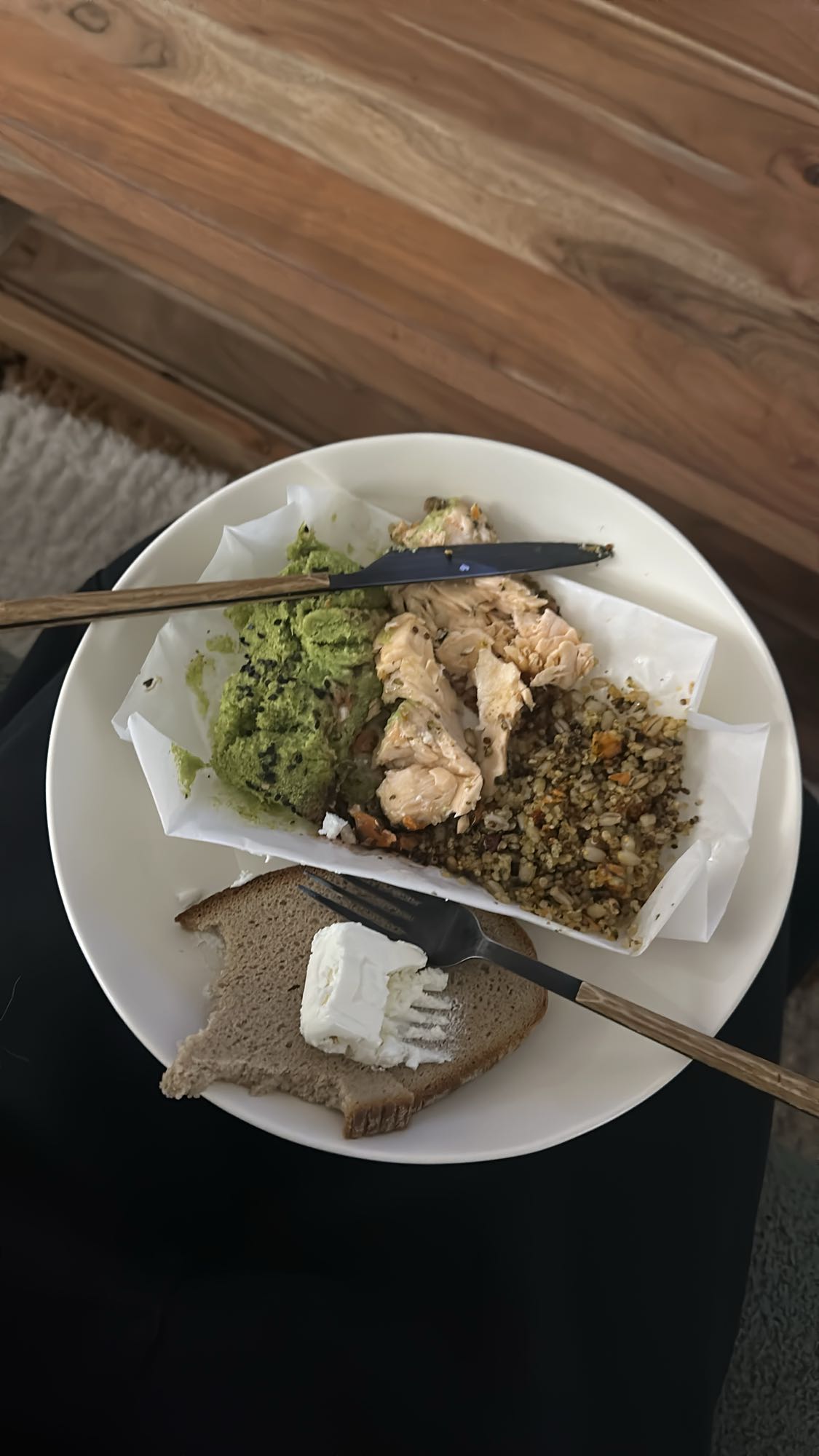 Saumon, quinoa, purée, pain