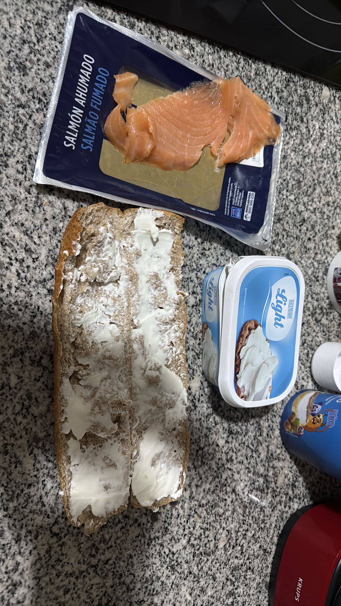 Bocadillo de salmón y queso