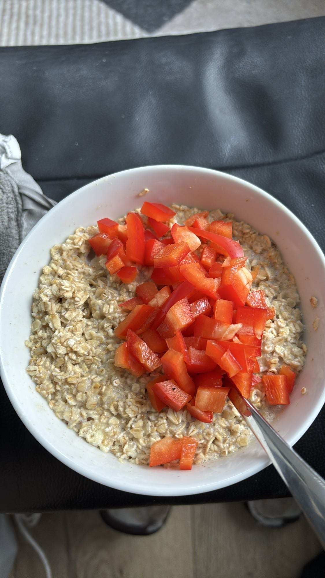 Havregrøt med paprika, melk og proteinpulver