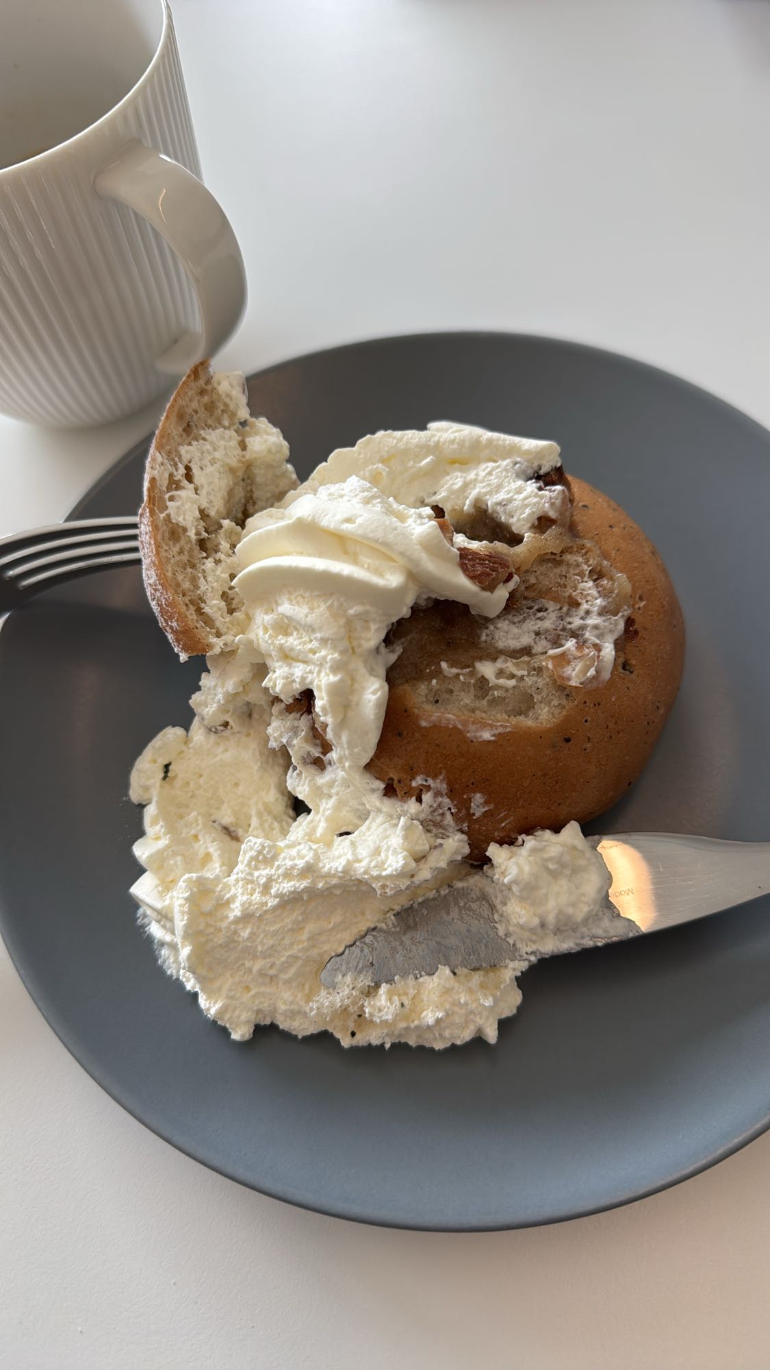 Semla med grädde