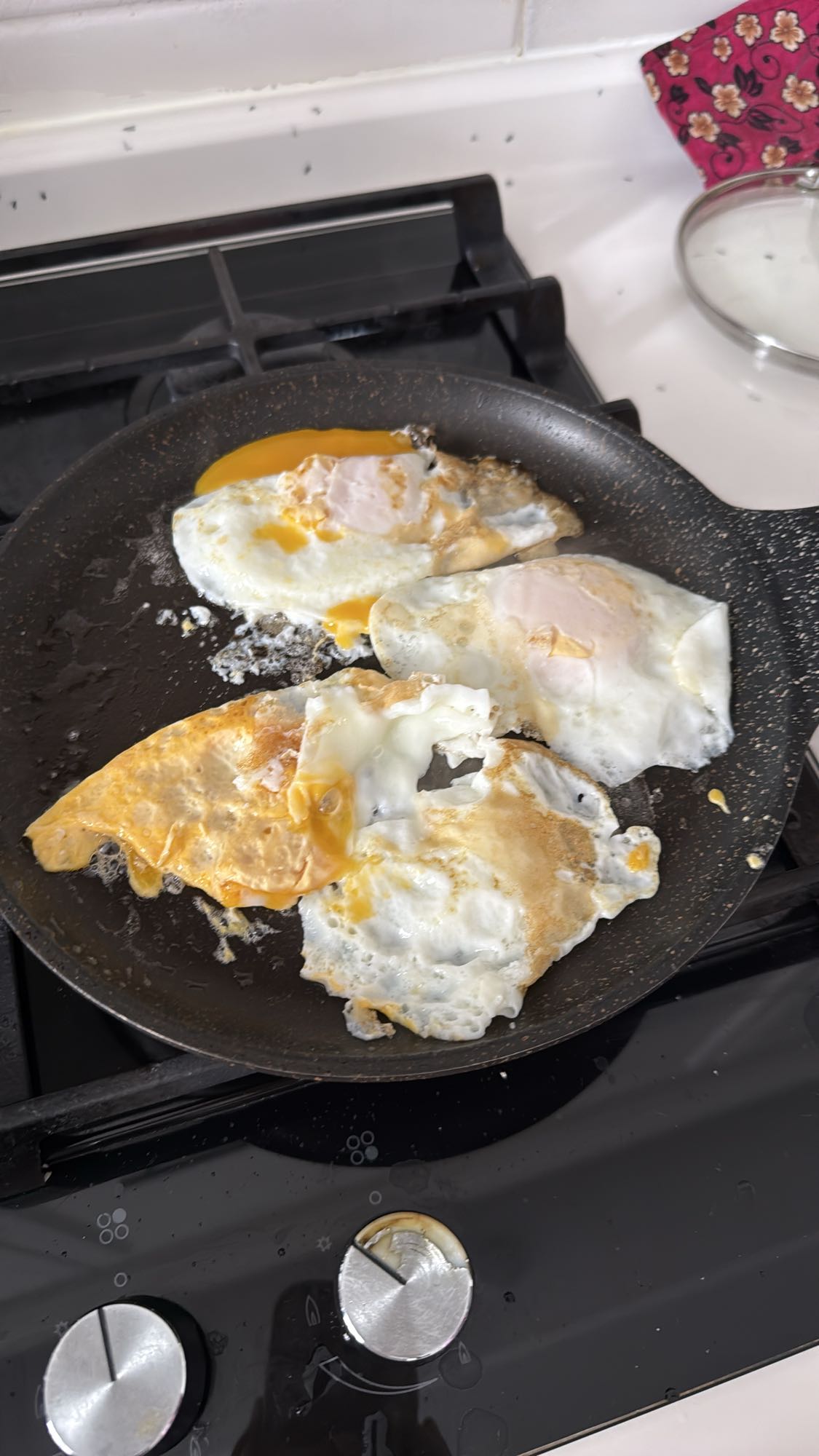 Яичница на сковороде