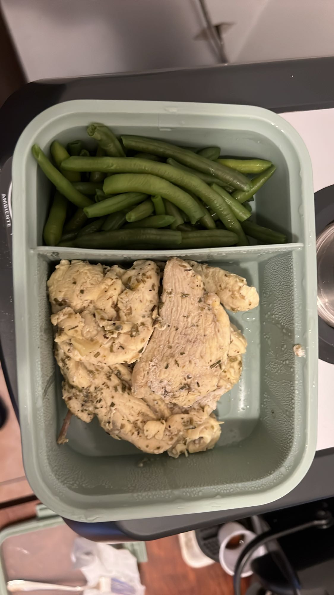 Tavuk ve yeşil fasulye tabağı