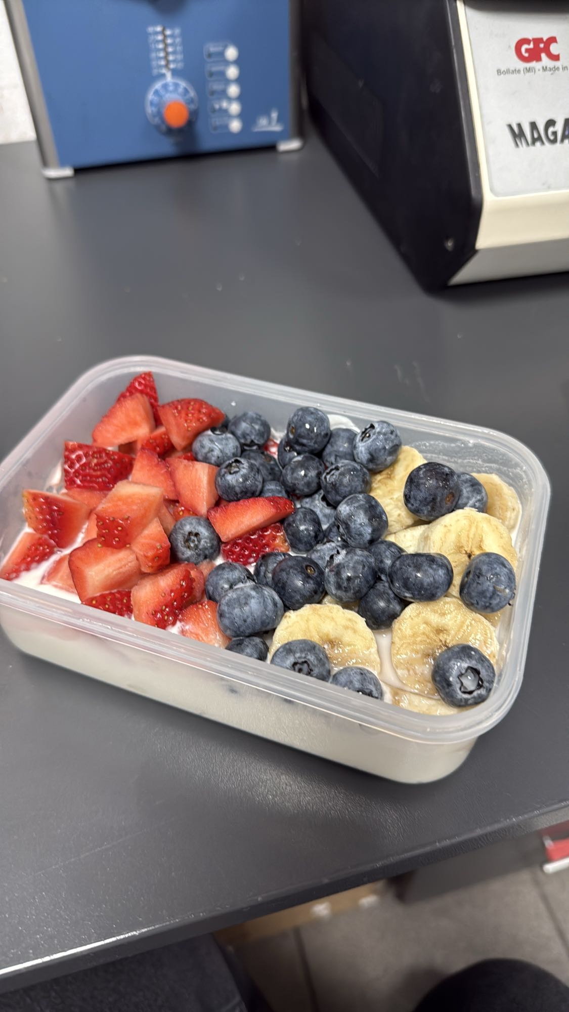 Iaurt cu fructe proaspete