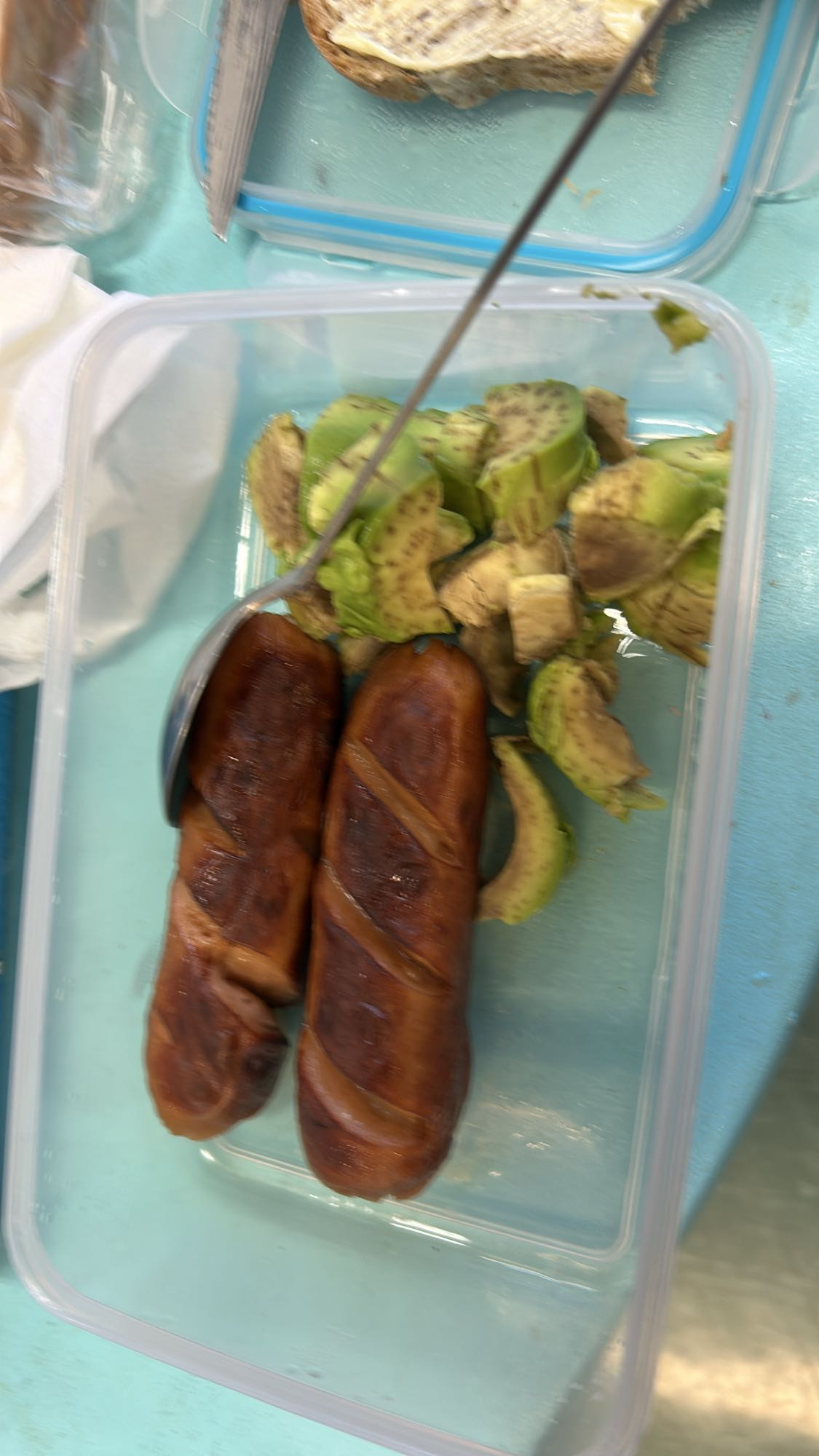 Pølser og avokado