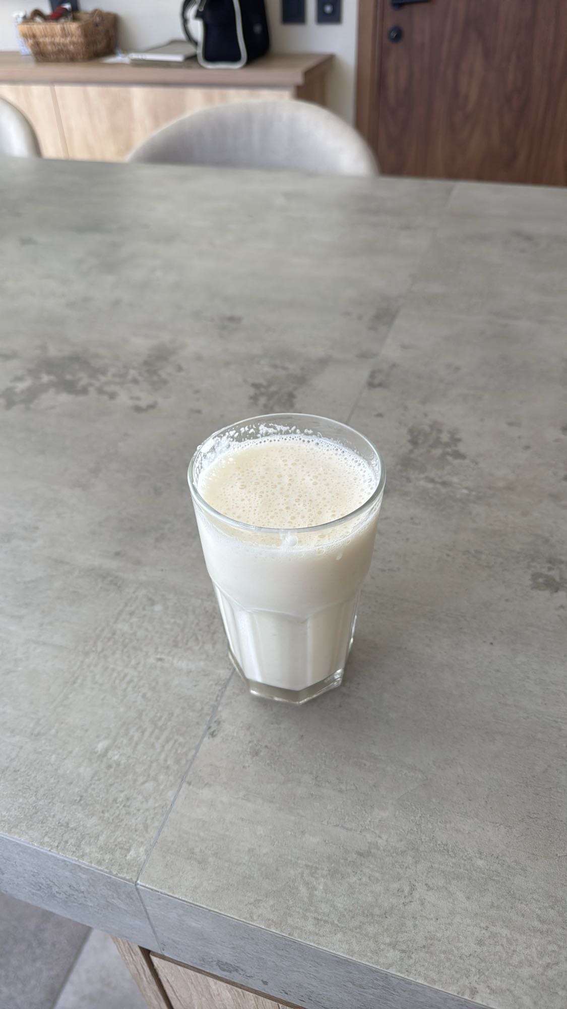batido de leche descremada con banana, smart carb y creatina