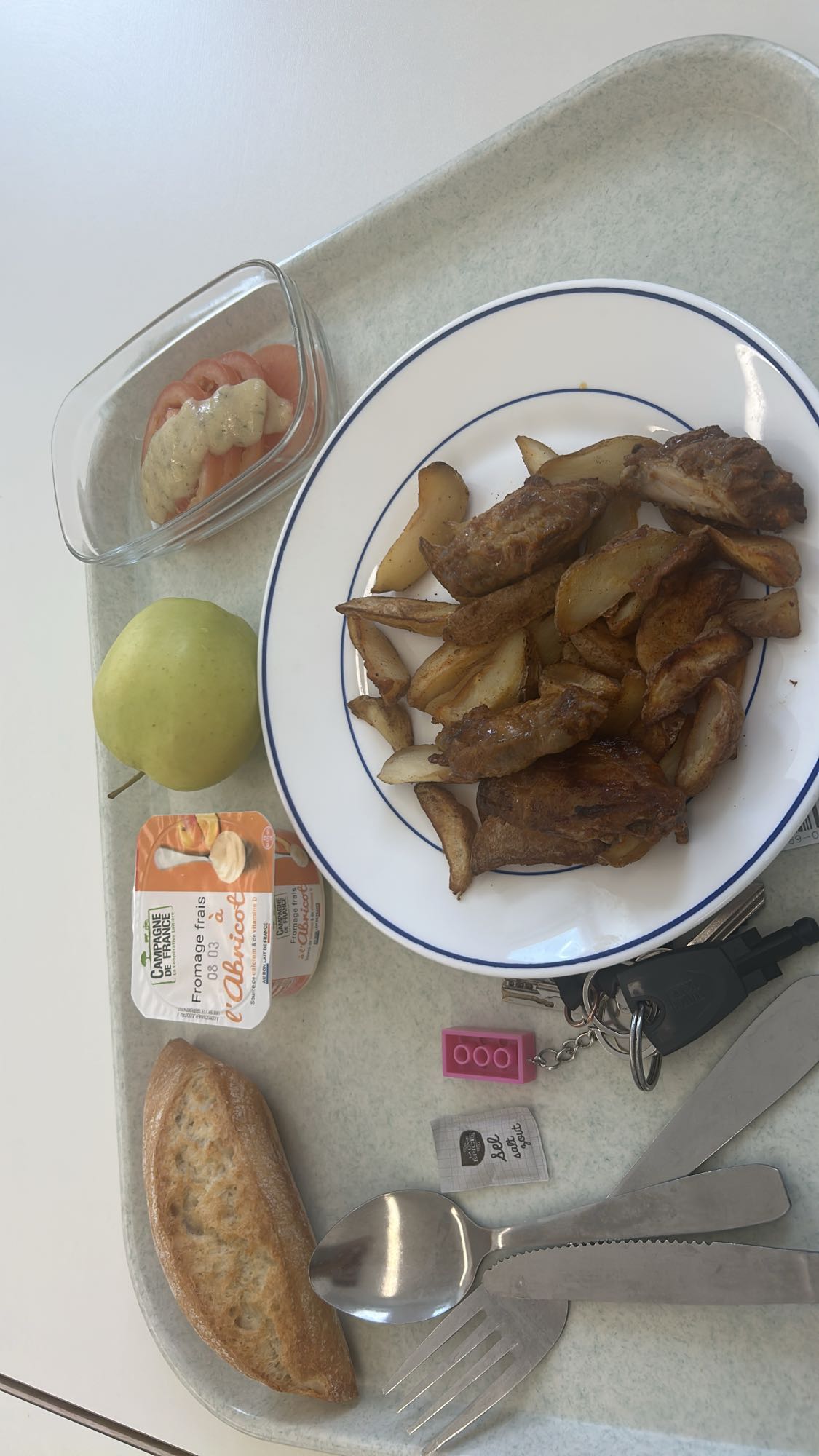 Déjeuner cantine classique