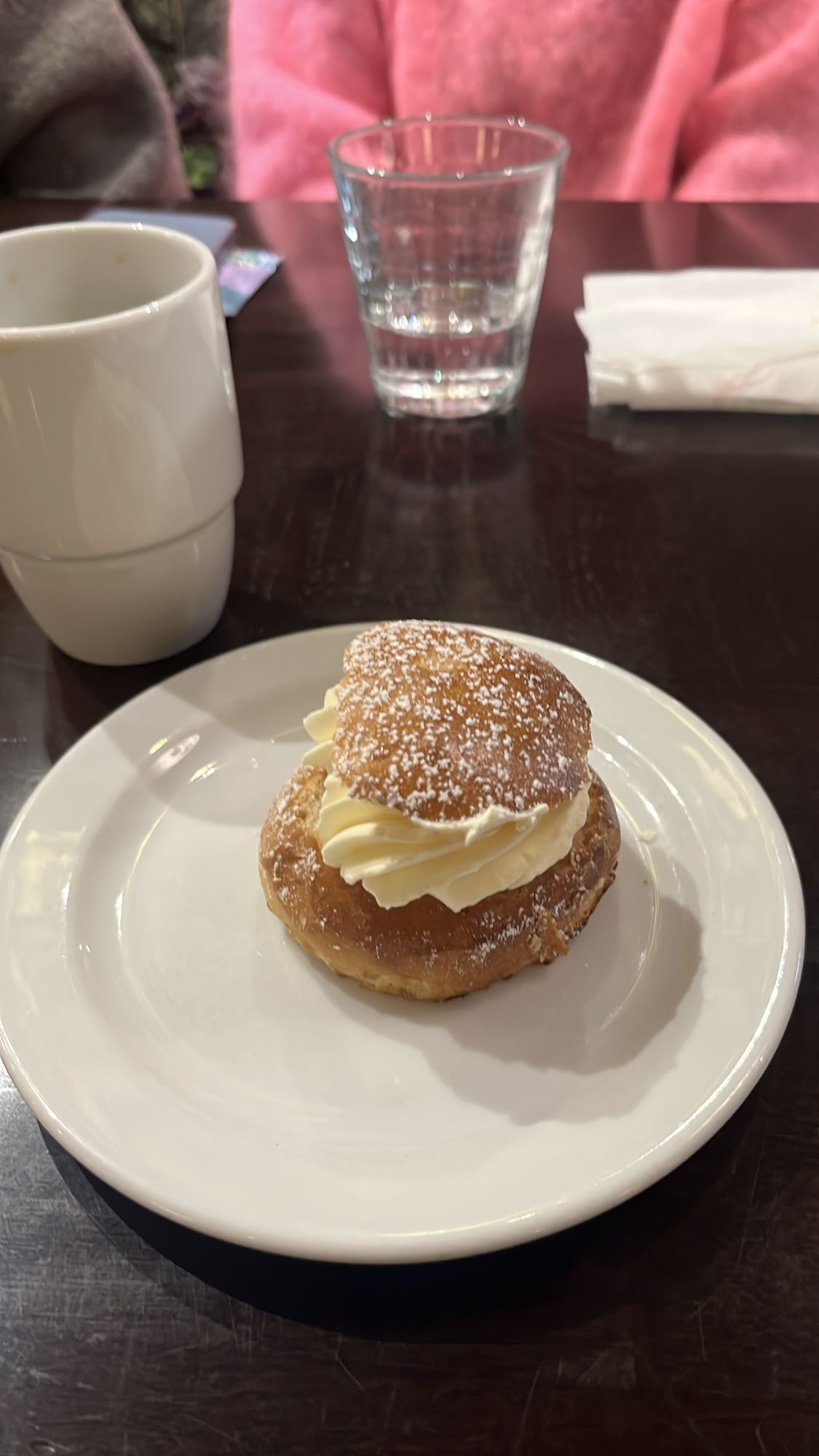 Semla med kaffe