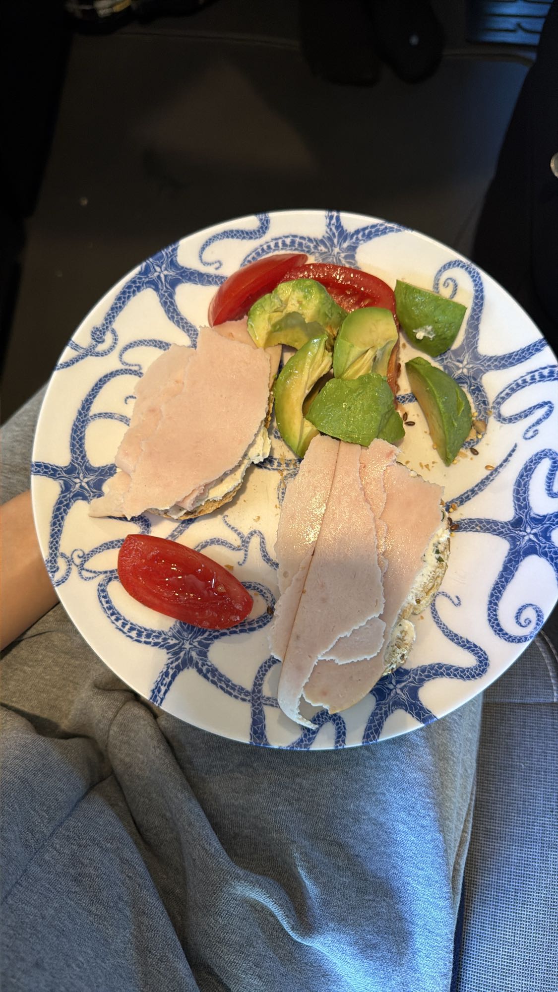 Sandviș cu curcan și avocado