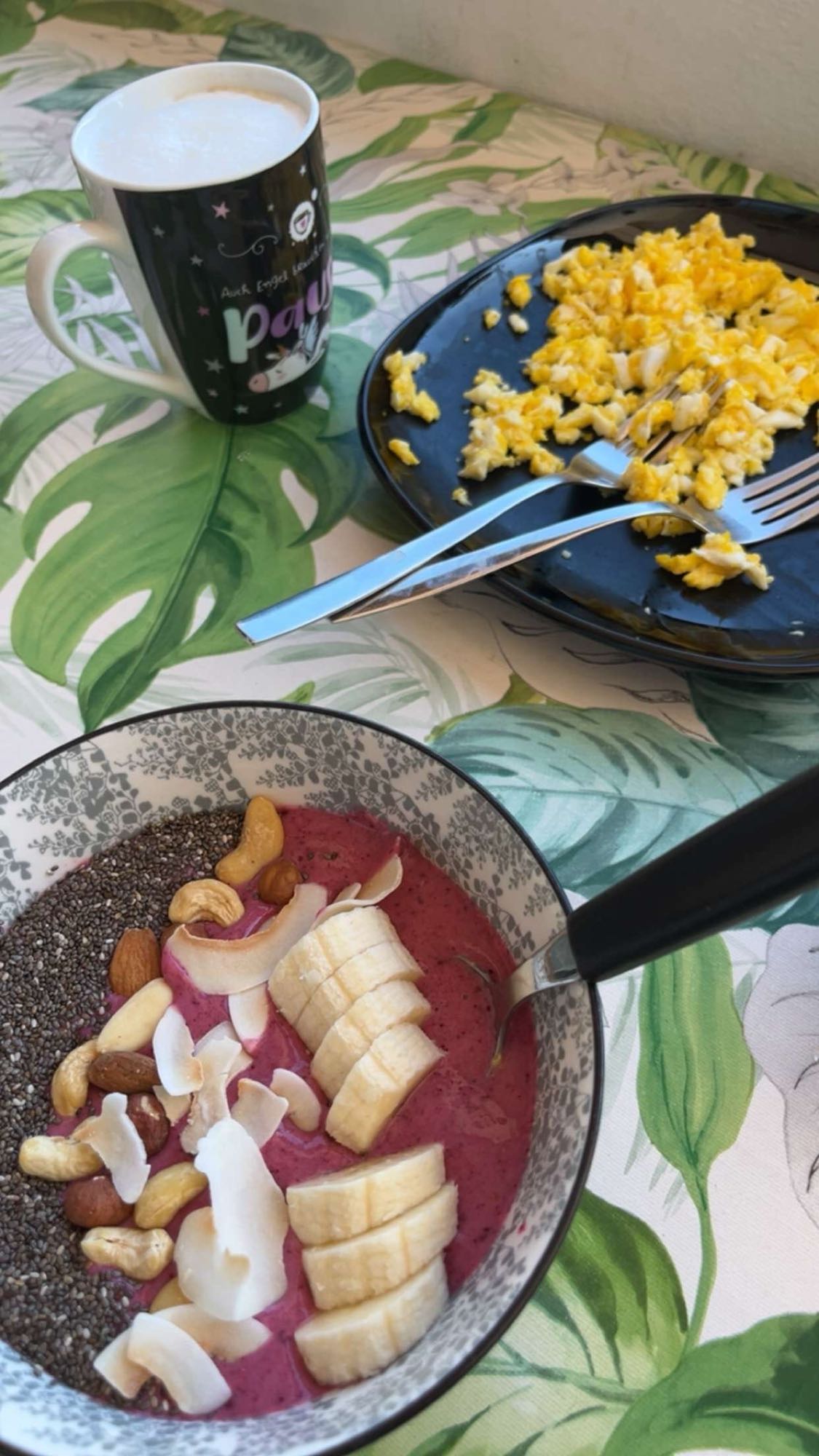 Frühstücks-Bowl & Rührei