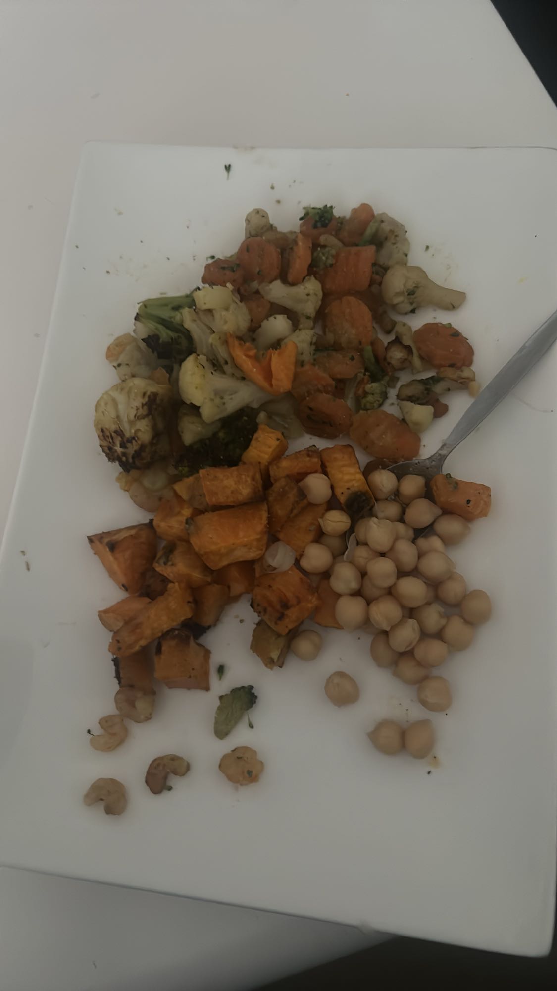 Geroosterde groenten en kikkererwten