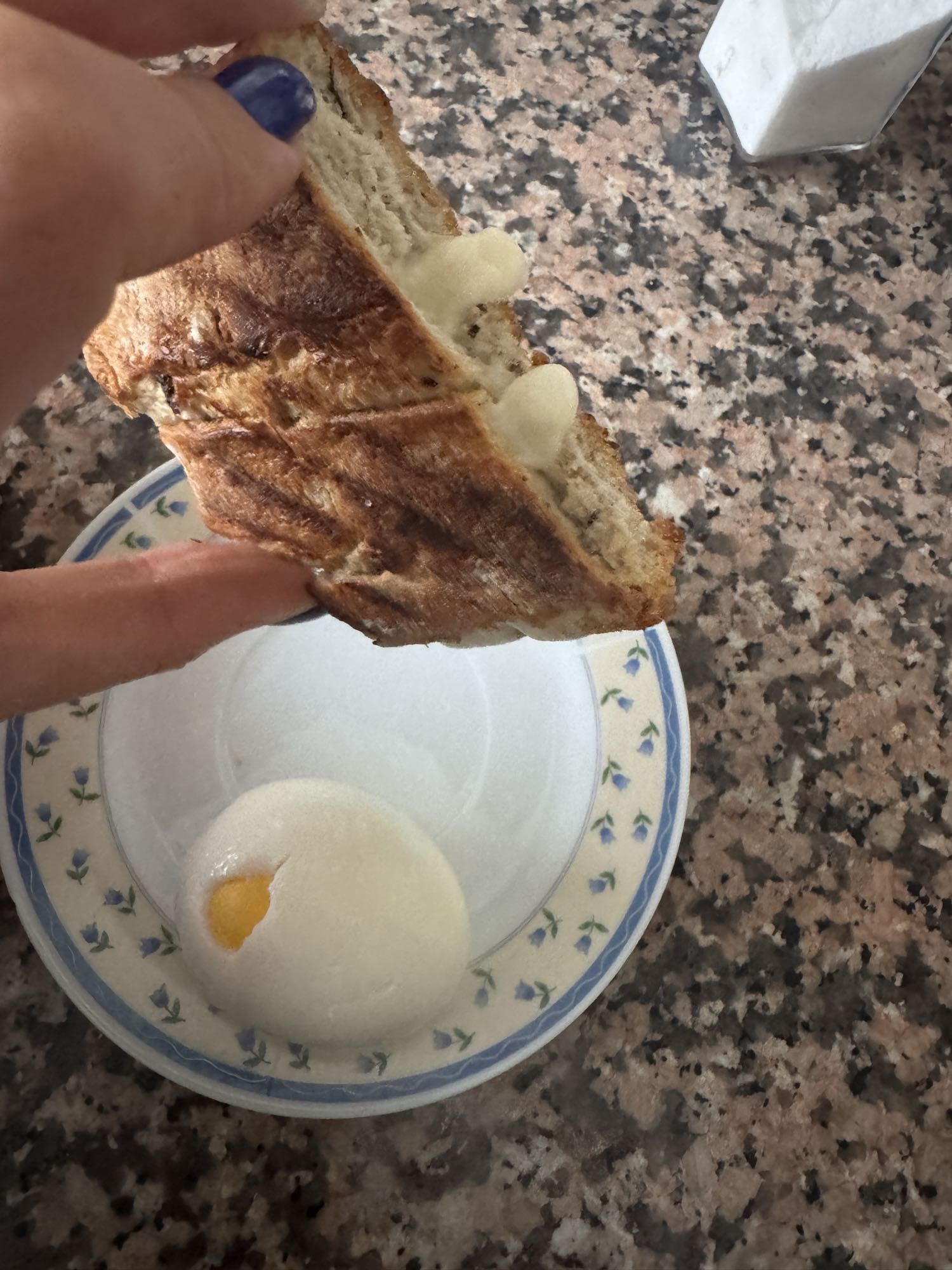 Yumurtalı ekmek tabağı