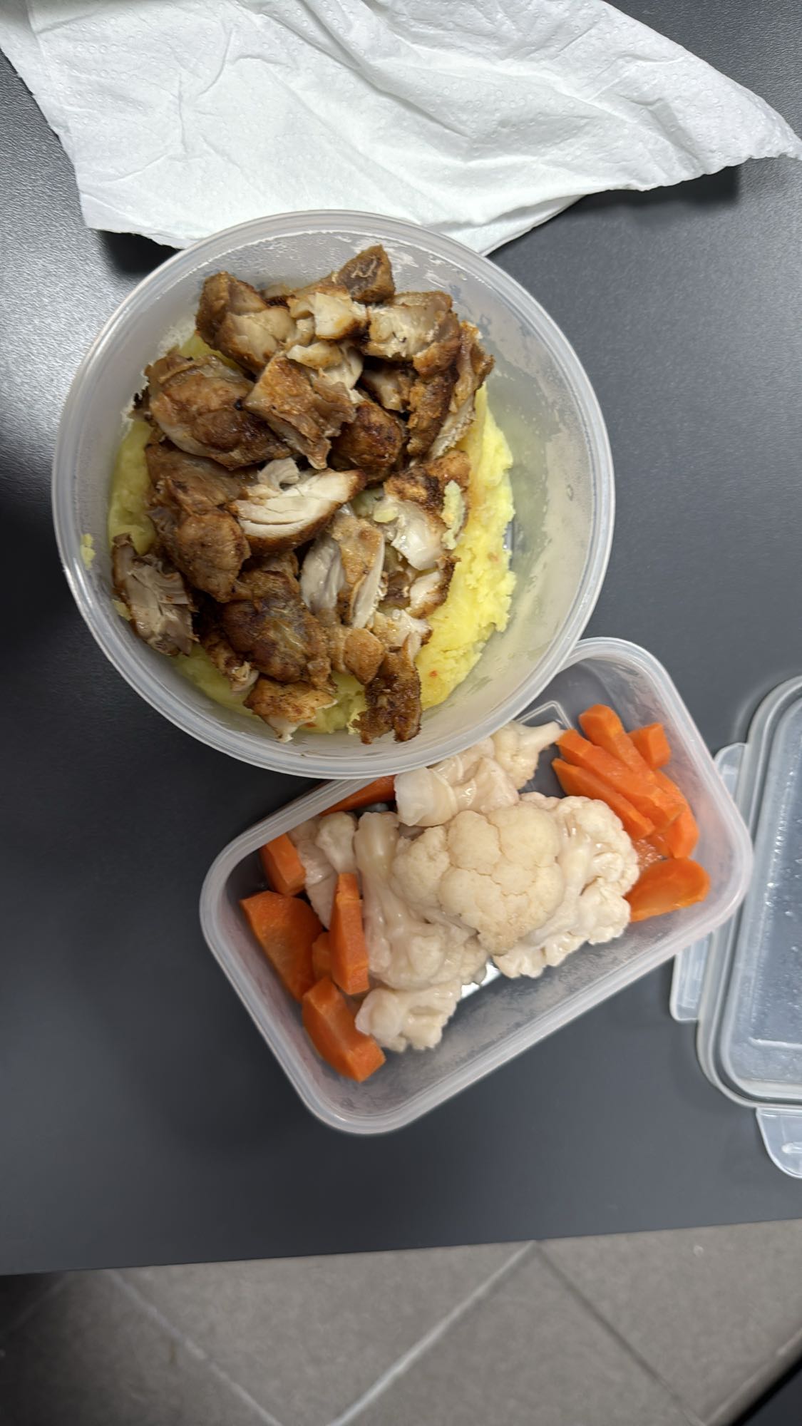 Pui cu piure și legume