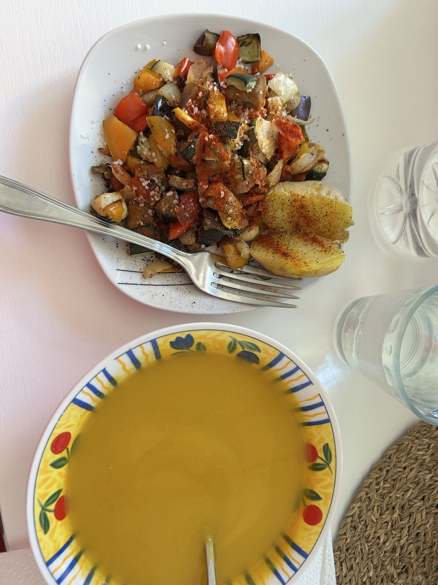 Crema de pollo con verduras y patata cocida