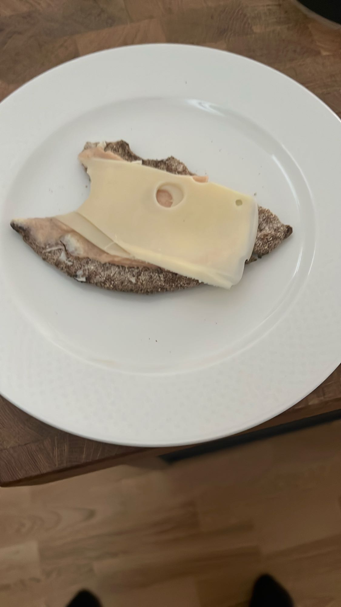 Knäckebröd med ost och skinka