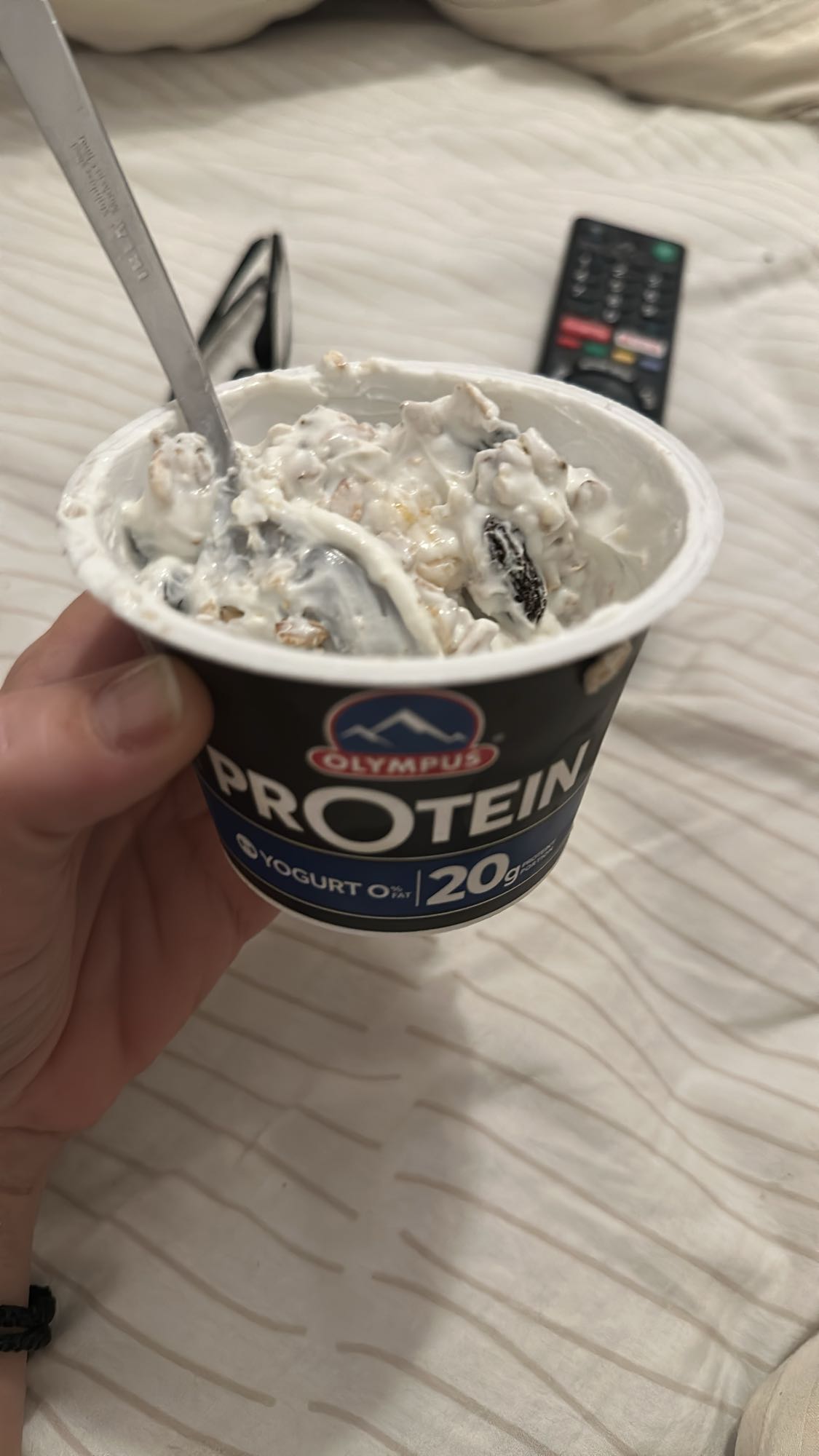 Protein yogurt with muesli