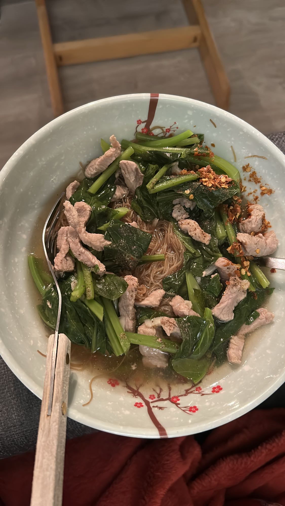 Nudelsuppe med svinekjøtt