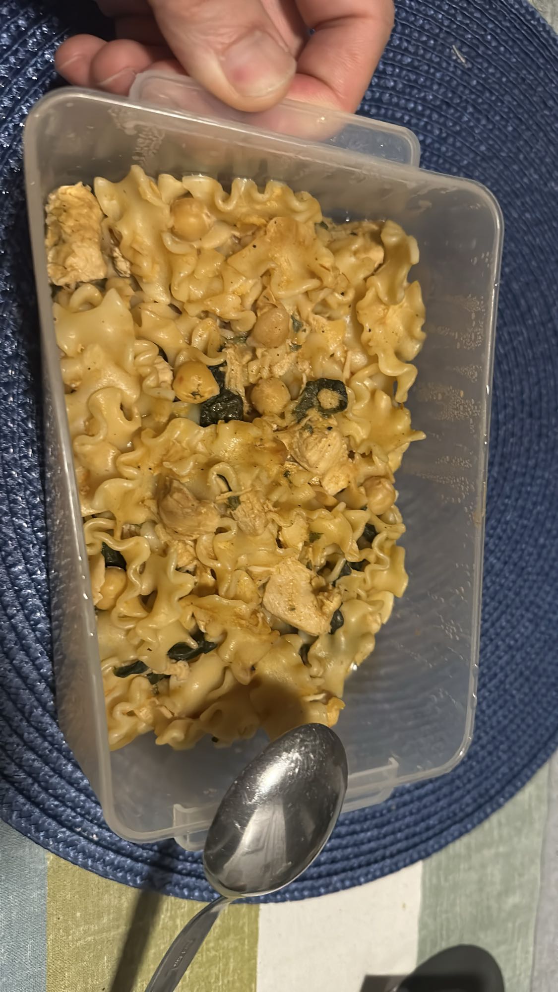 Kycklingpasta med kikärtor